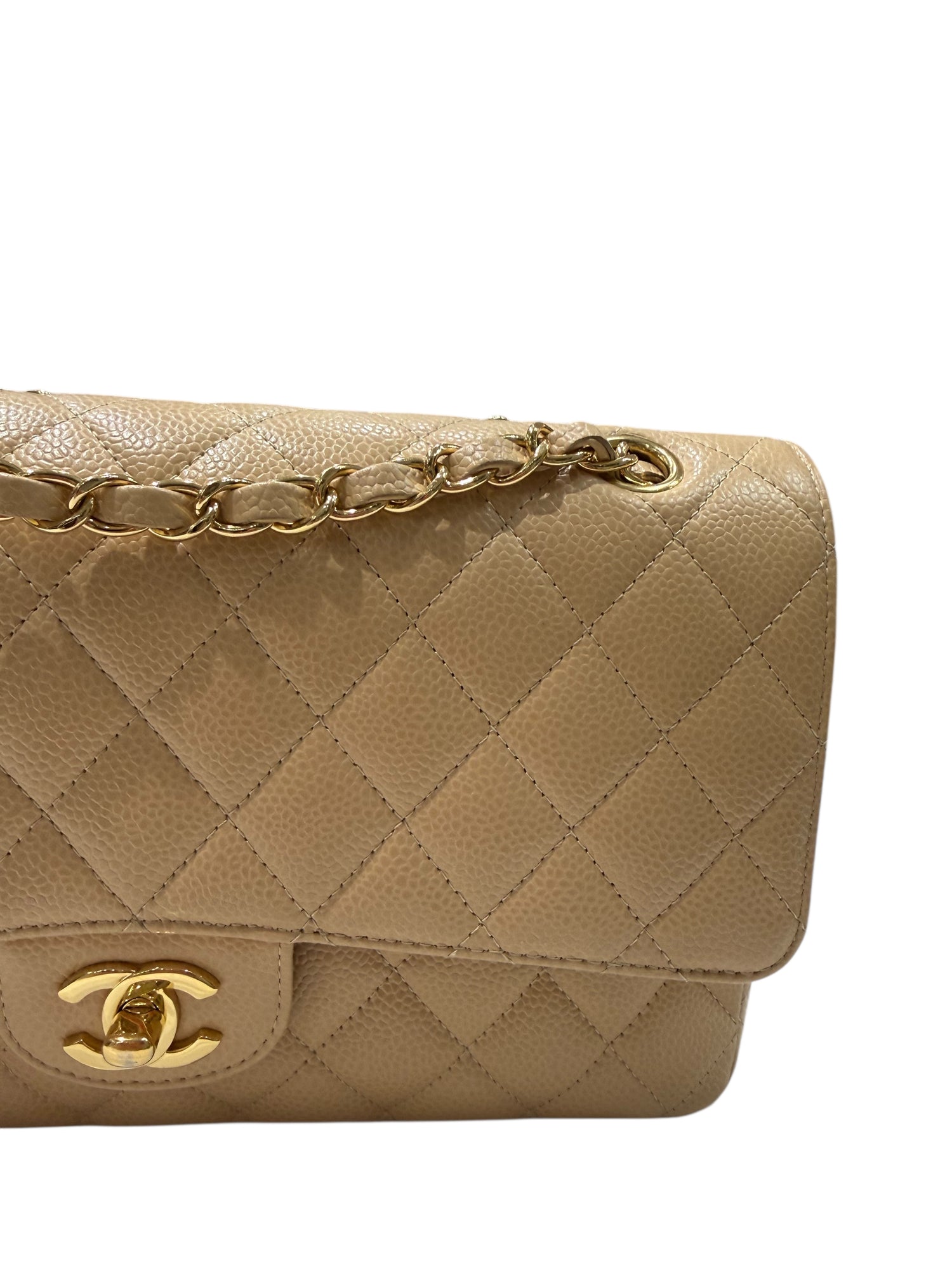 Chanel - Sac à rabat classique 11:12 Timeless 25 en cuir caviar beige et finitions dorées