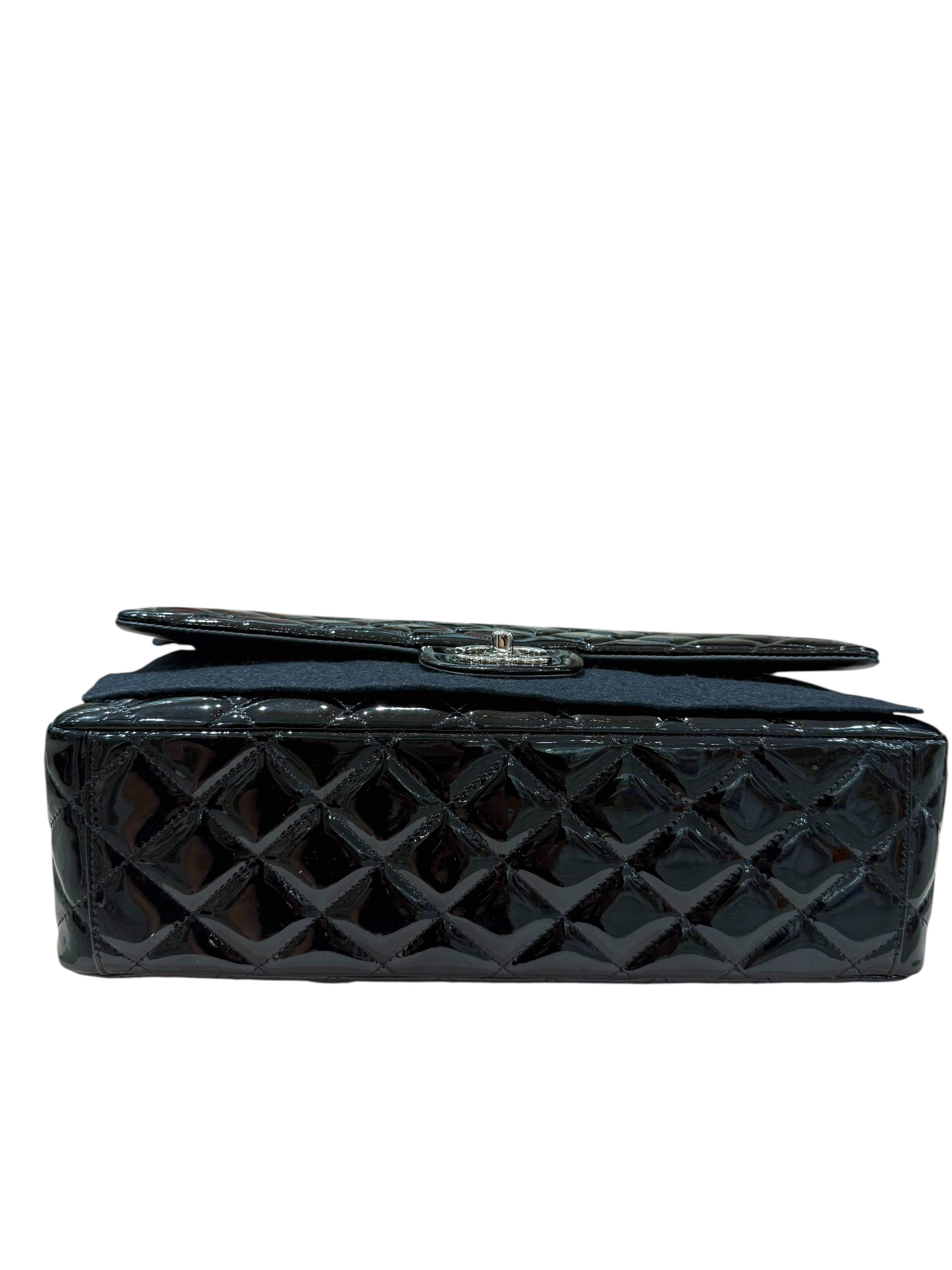Chanel - Sac Classique 11:12 Maxi Jumbo en cuir vernis