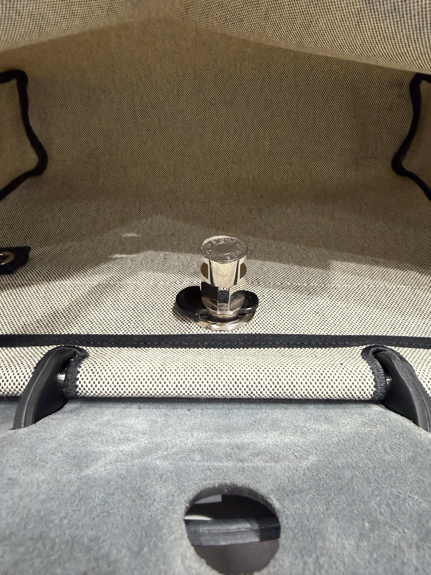 Hermès- Sac Herbag 39 Écru et noir