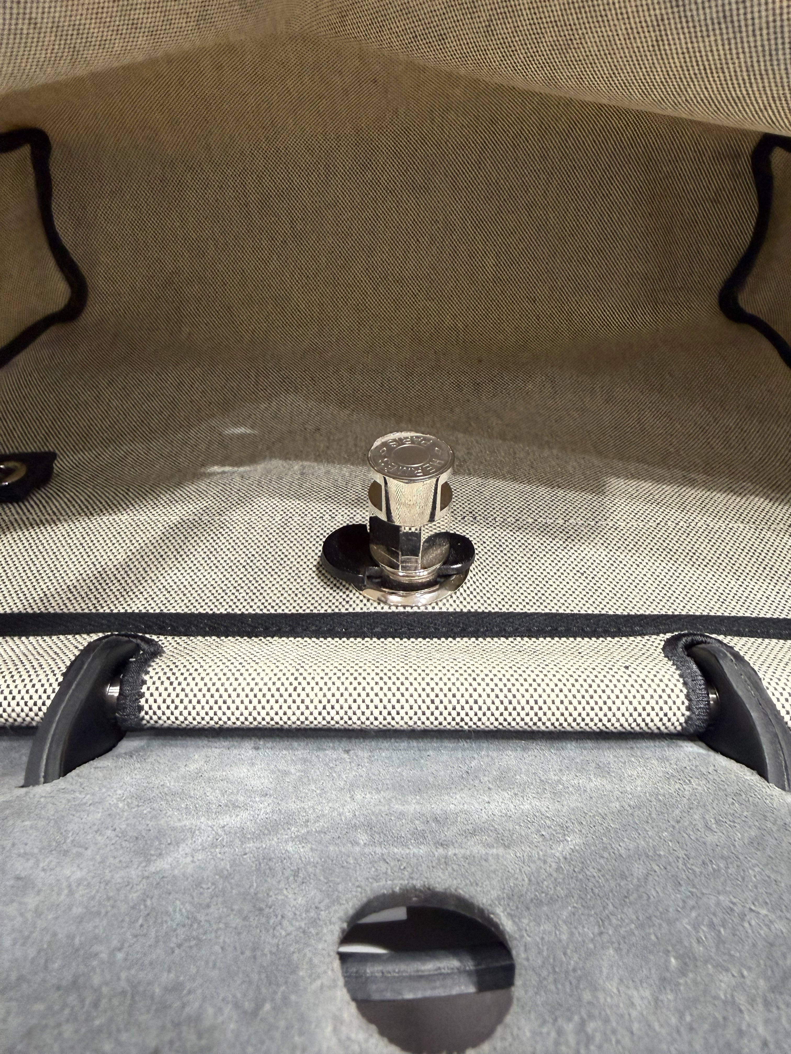 Hermès- Sac Herbag 39 Écru et noir