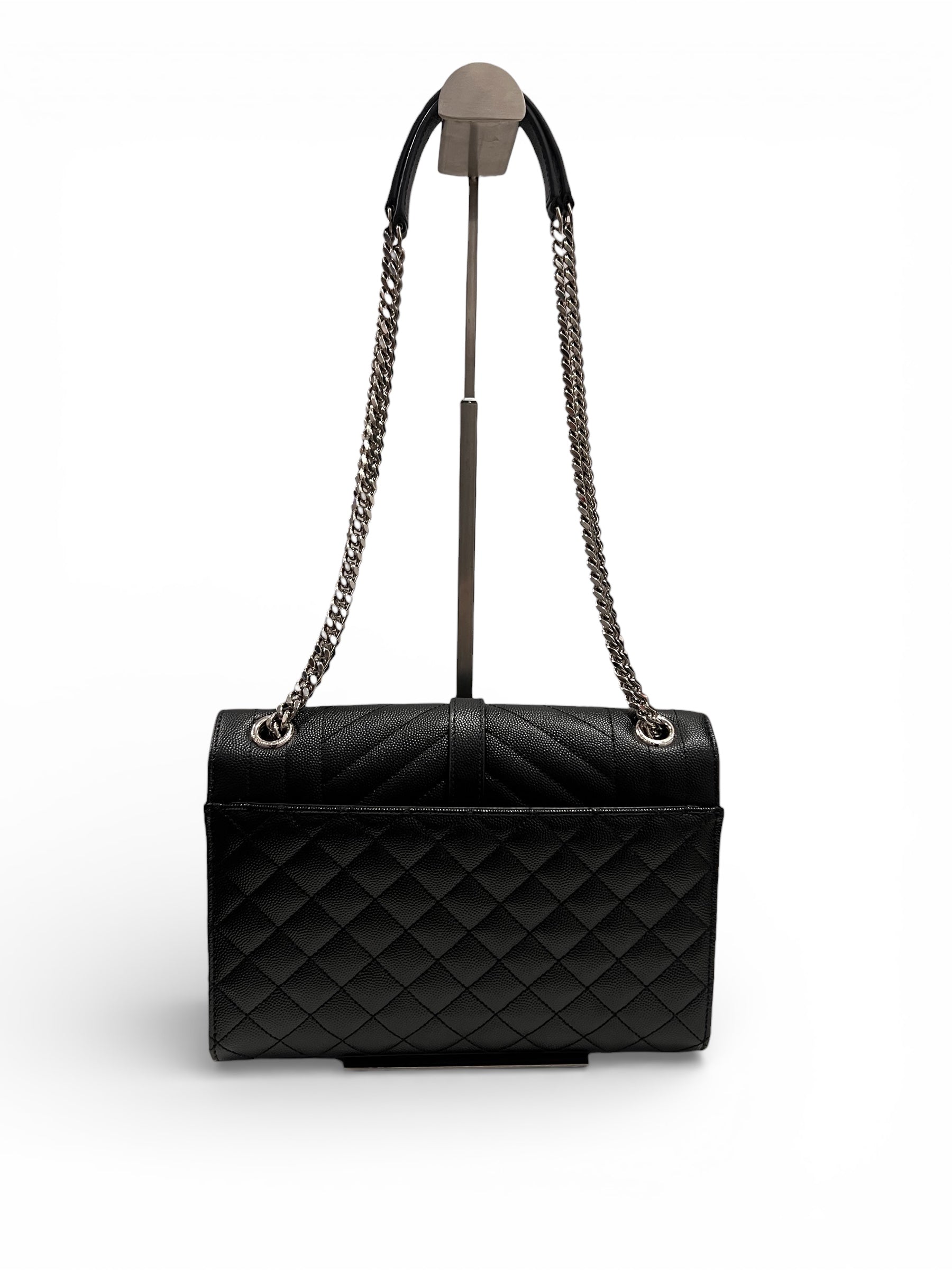 Yves Saint Laurent Sac Enveloppe en Cuir Matelassés | Les Folies d’Eugénie