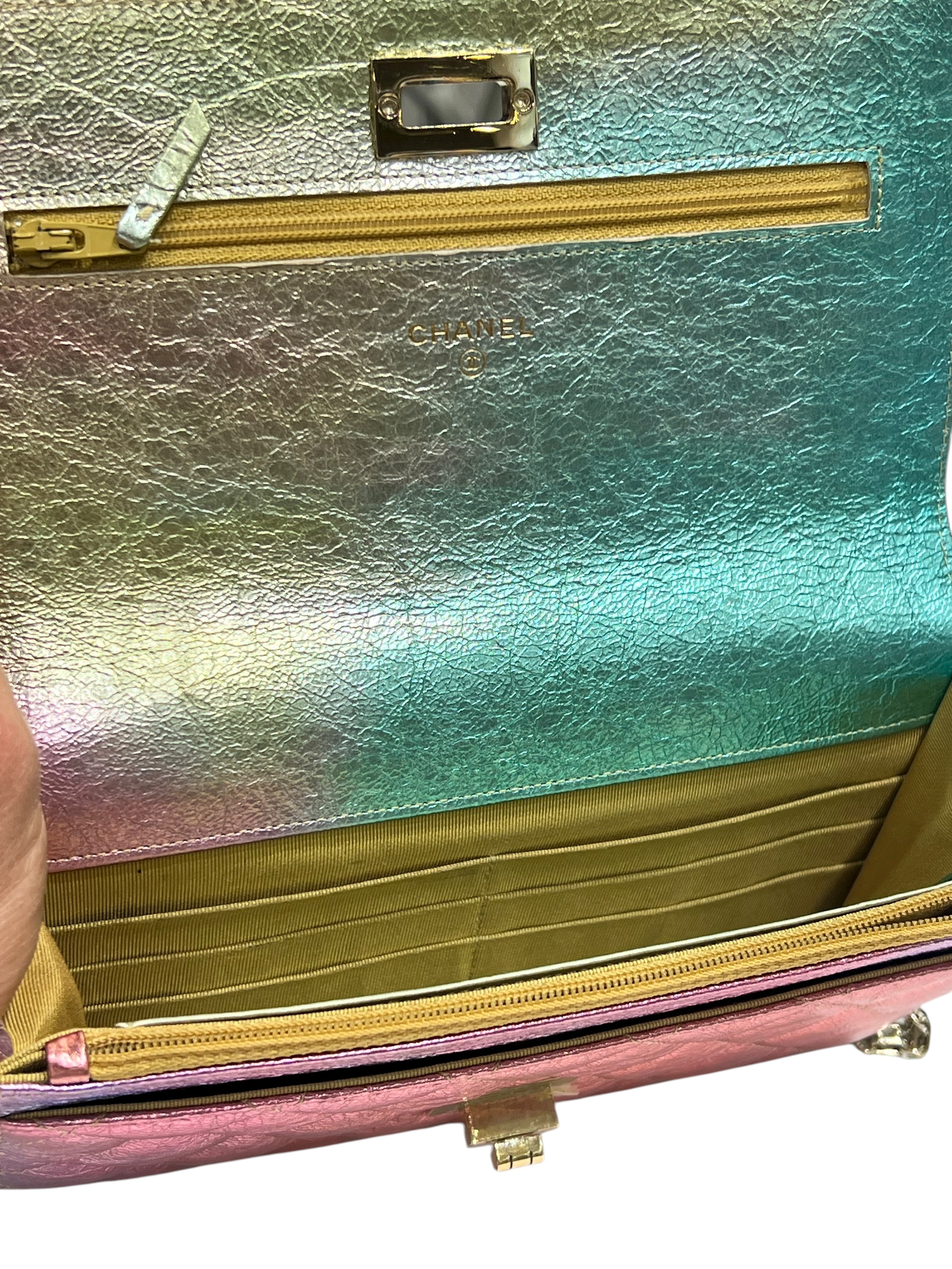 Chanel - Sac wallet on chain 2.55 irisé multicolore