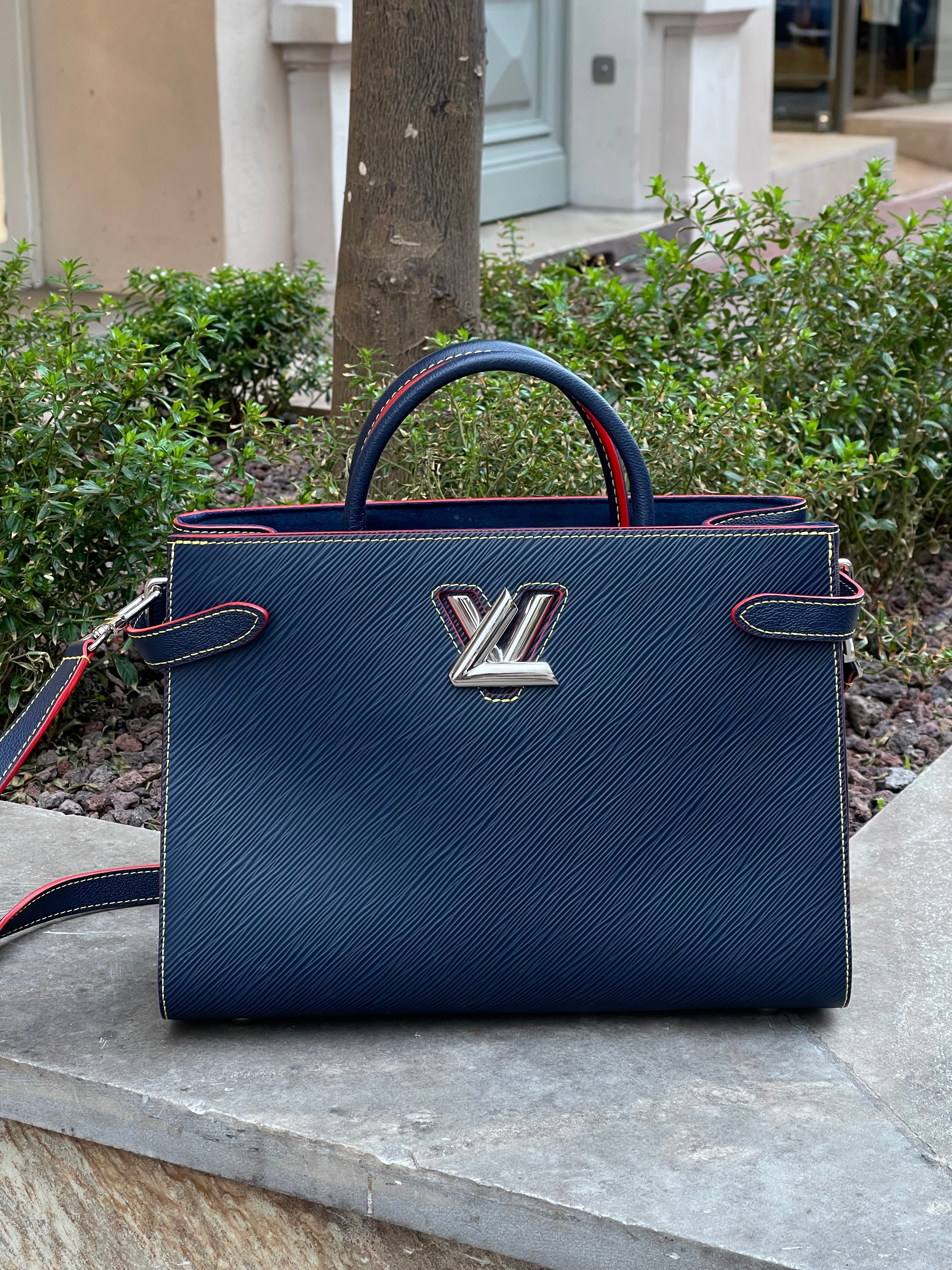 Louis Vuitton - sac twist leather shopping bag