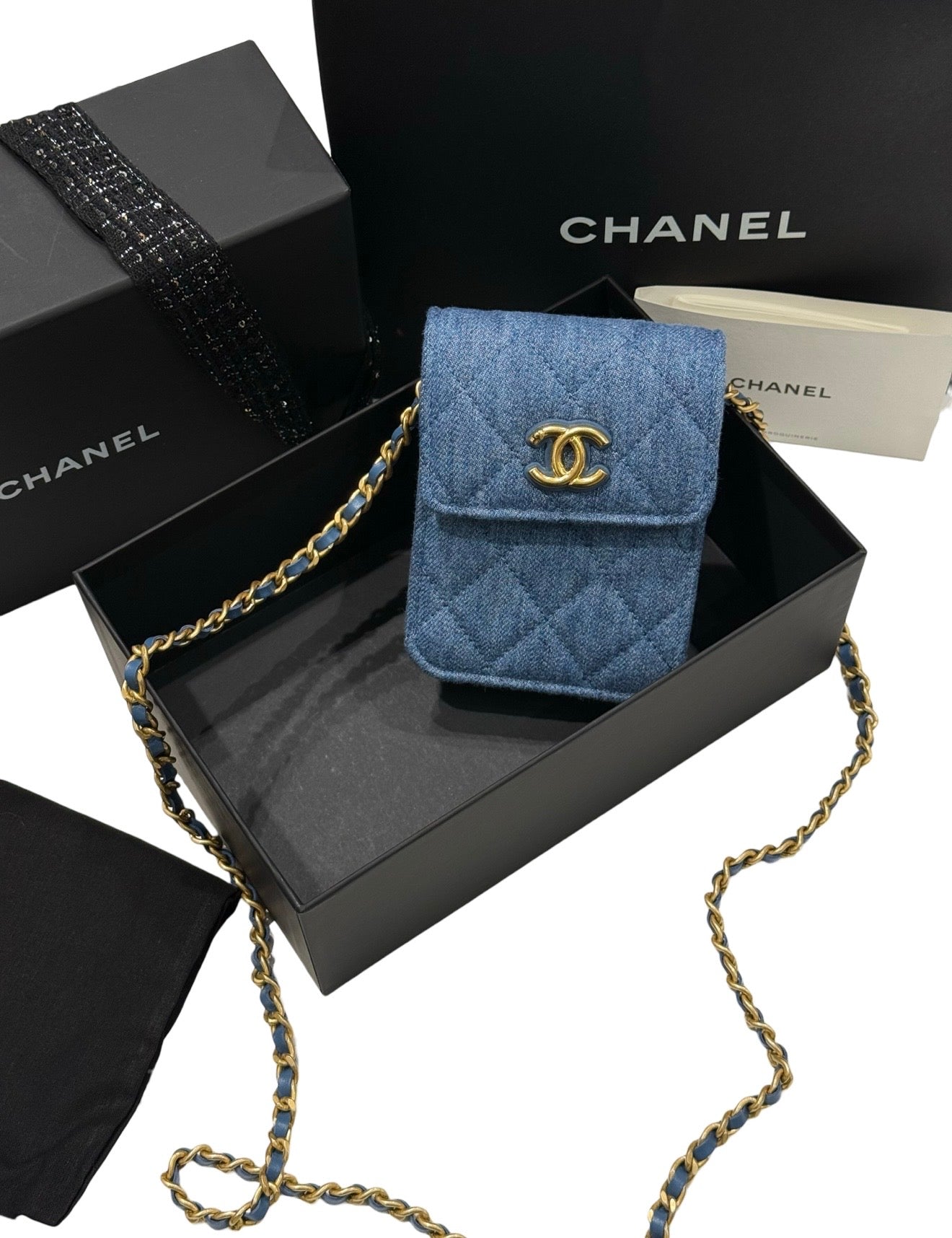 Chanel - Mini wallet on chain Denim