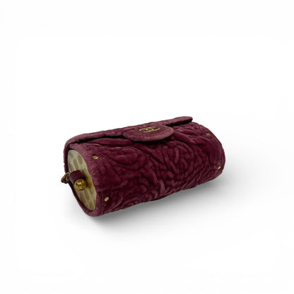 Chanel - Minaudière en velours à motif camélia