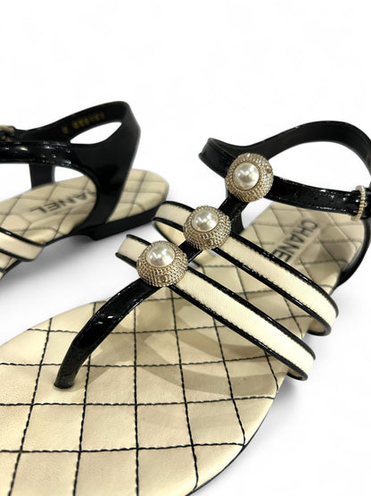 Chanel - Sandales avec brides et perles t.38
