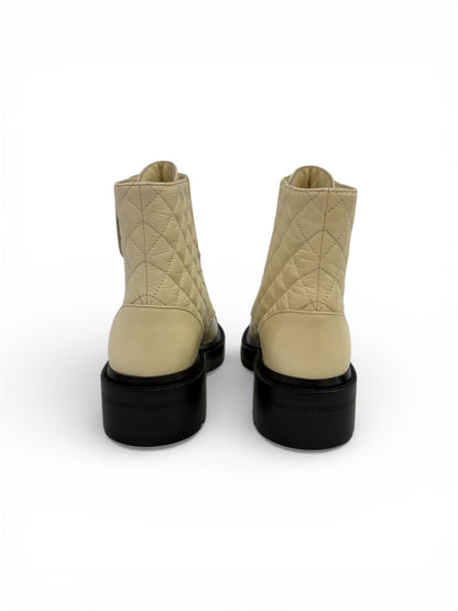 Chanel - Bottines matelassées et CC entrelacés cuir t.36