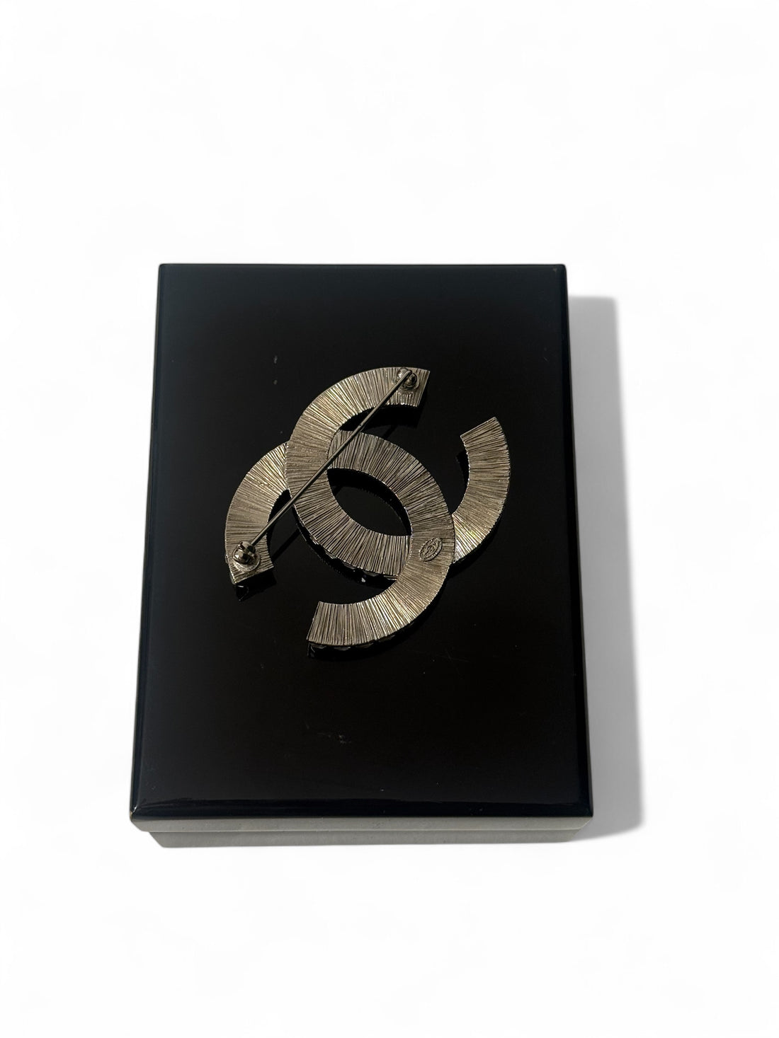 Chanel - Broche CC strass