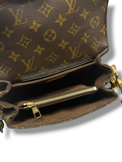Louis Vuitton Sac pochette Métis East West monogramme
