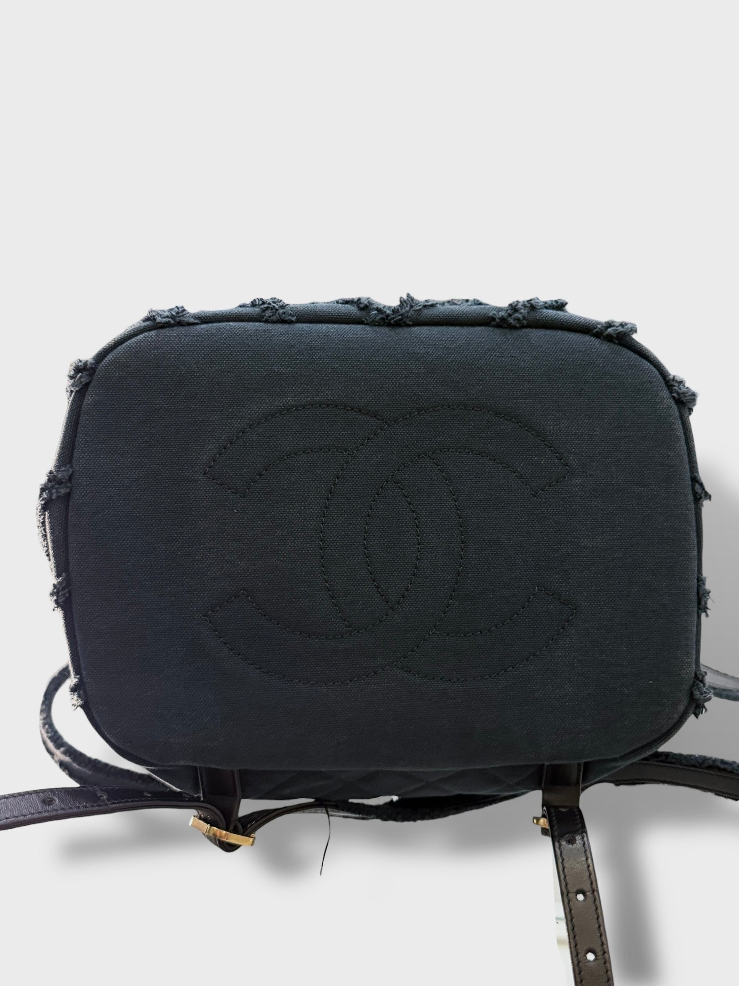 Chanel - Sac à dos moyen modèle en tissus effrangé