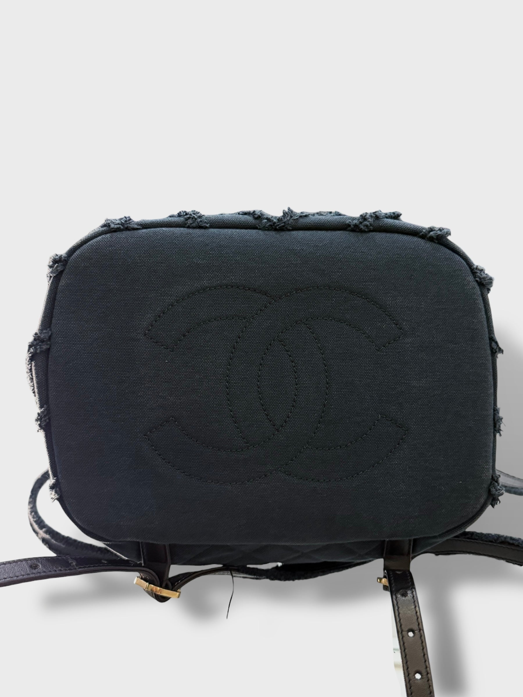 Chanel - Sac à dos moyen modèle en tissus effrangé