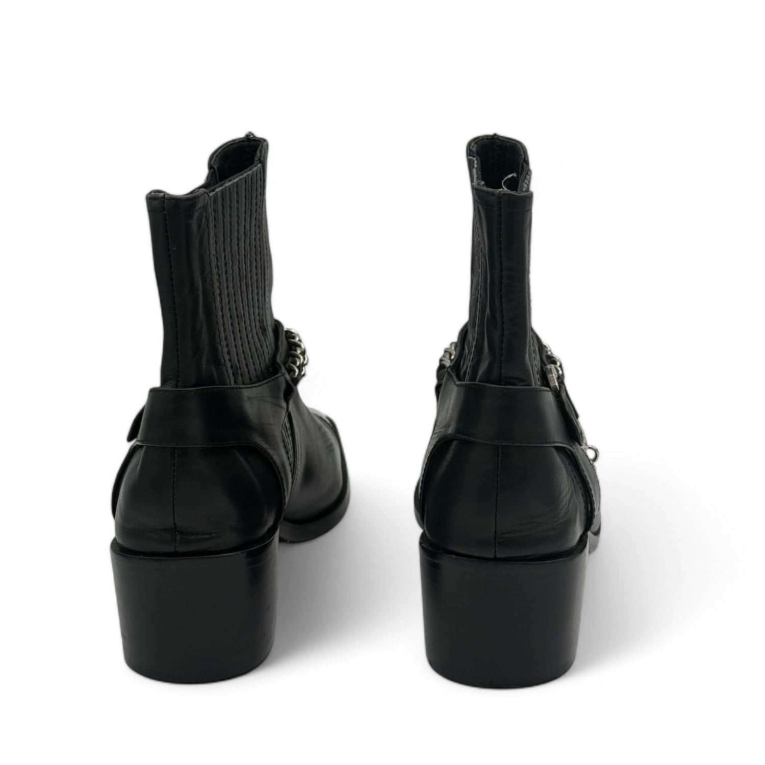 Chanel - Leather ankle boots size 38
