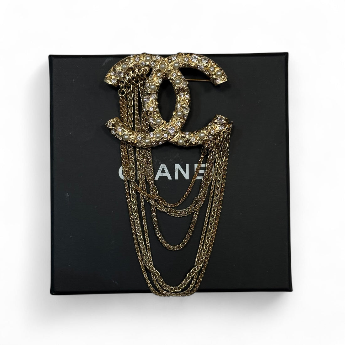 Chanel - Brosche mit Ketten