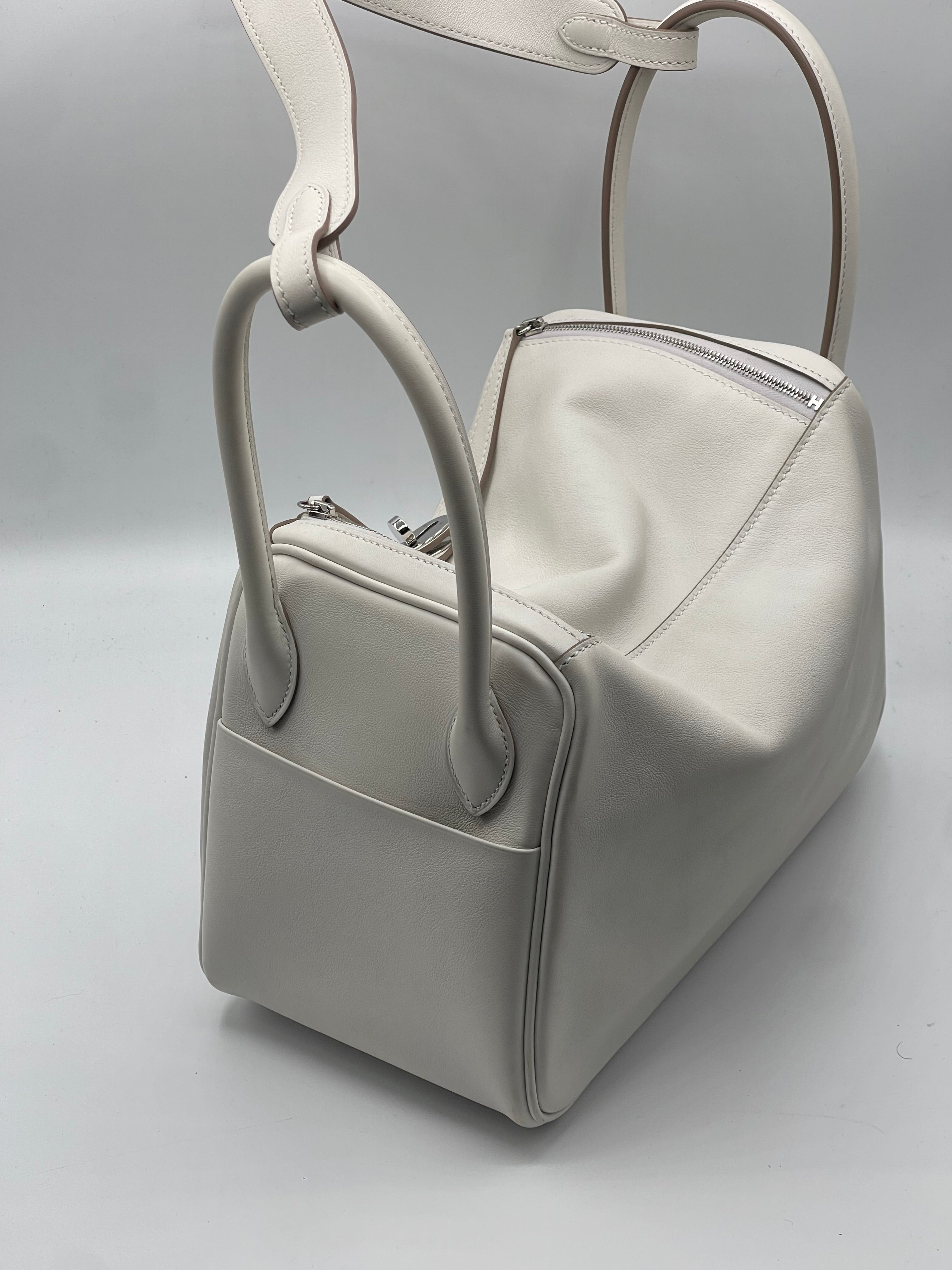 Hermès - Sac Lindy 26 Swift gris pale