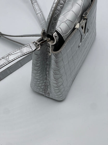 Louis Vuitton - Sac Capucines alligator Silver