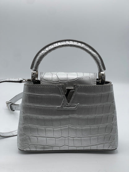 Louis Vuitton - Sac Capucines alligator Silver