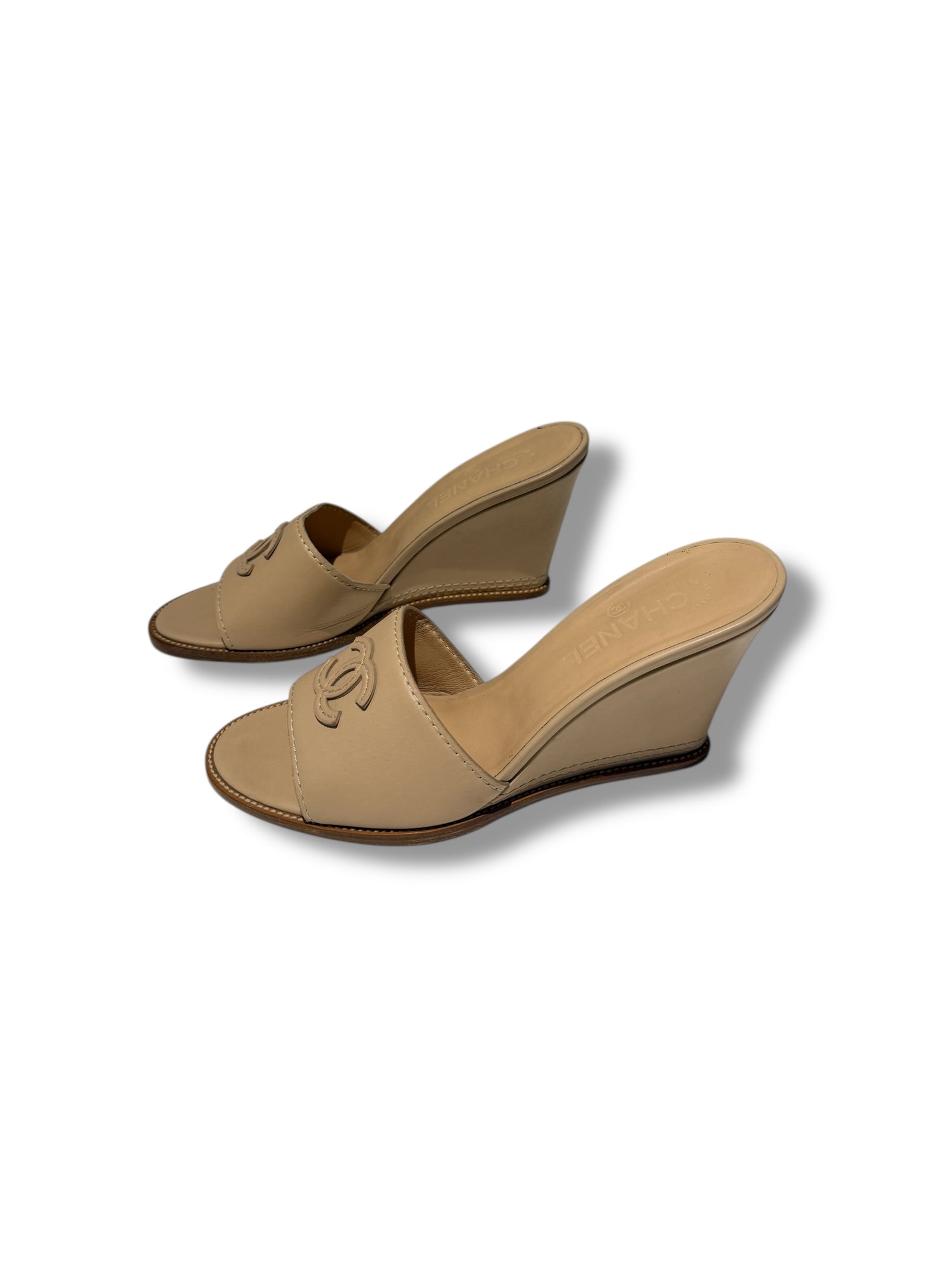 Chanel - Sandales compensées beige CC T41