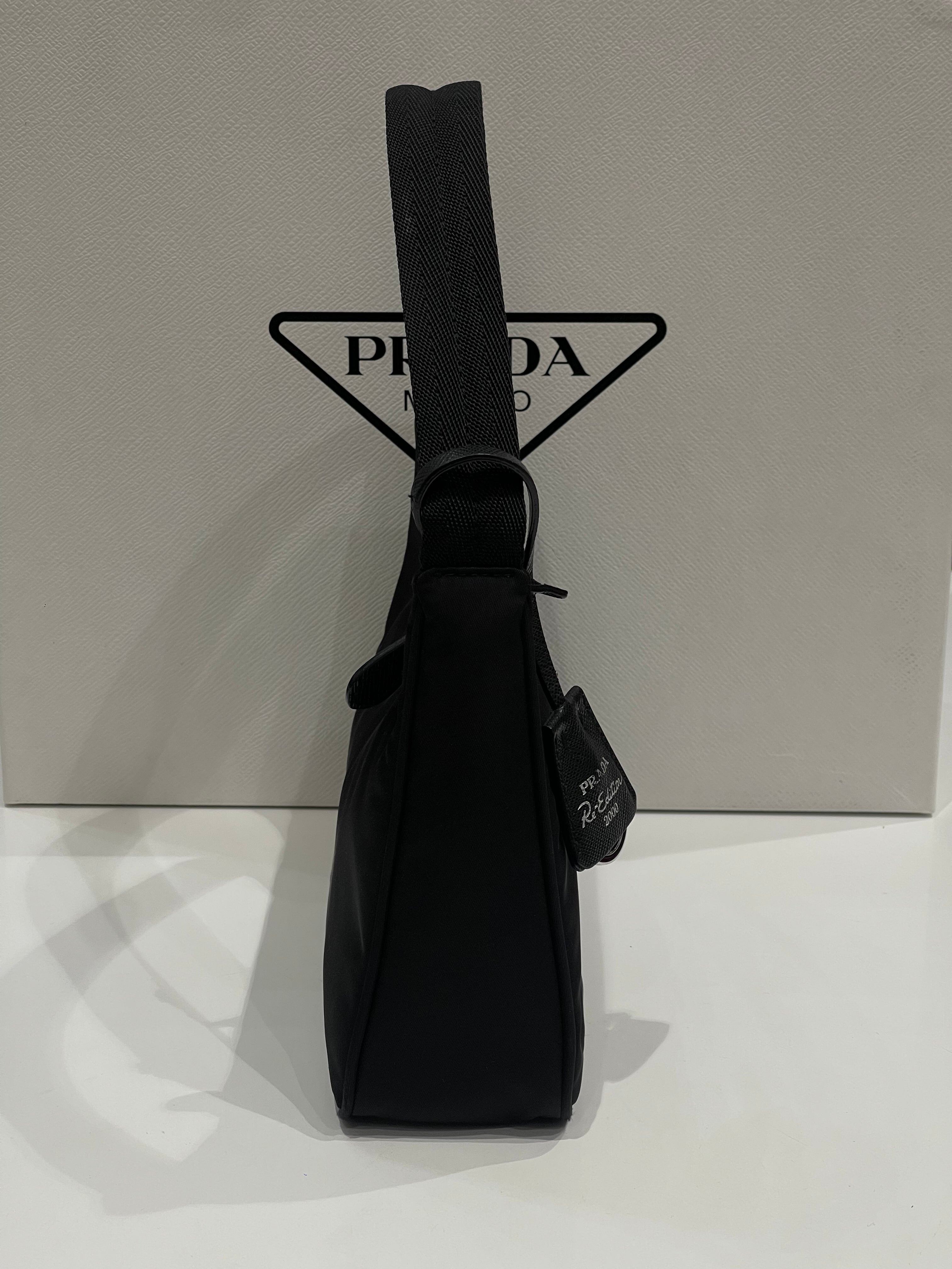 Prada - Re-edition 2000 Mini Bag black 