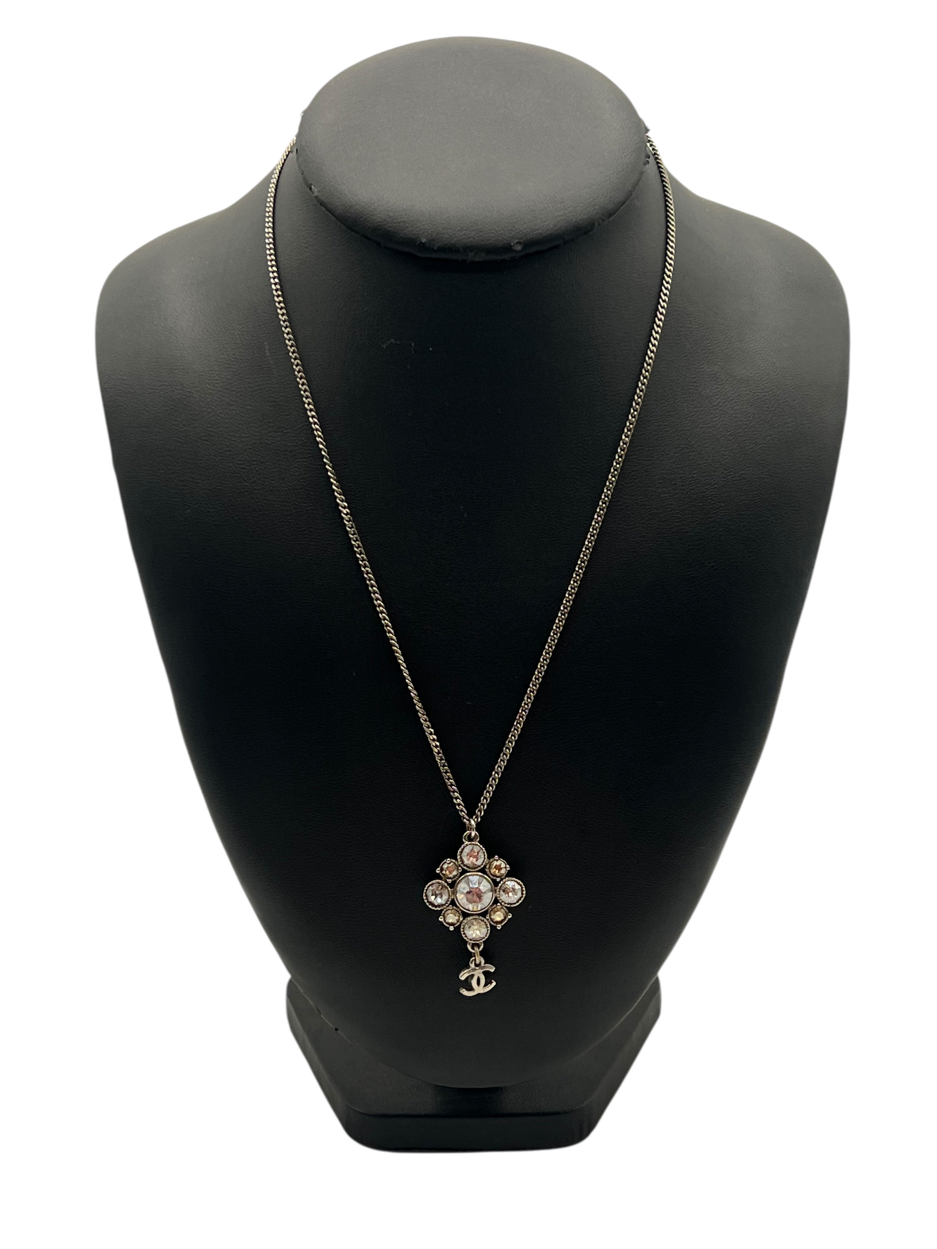 Chanel - Collier pendentif strass