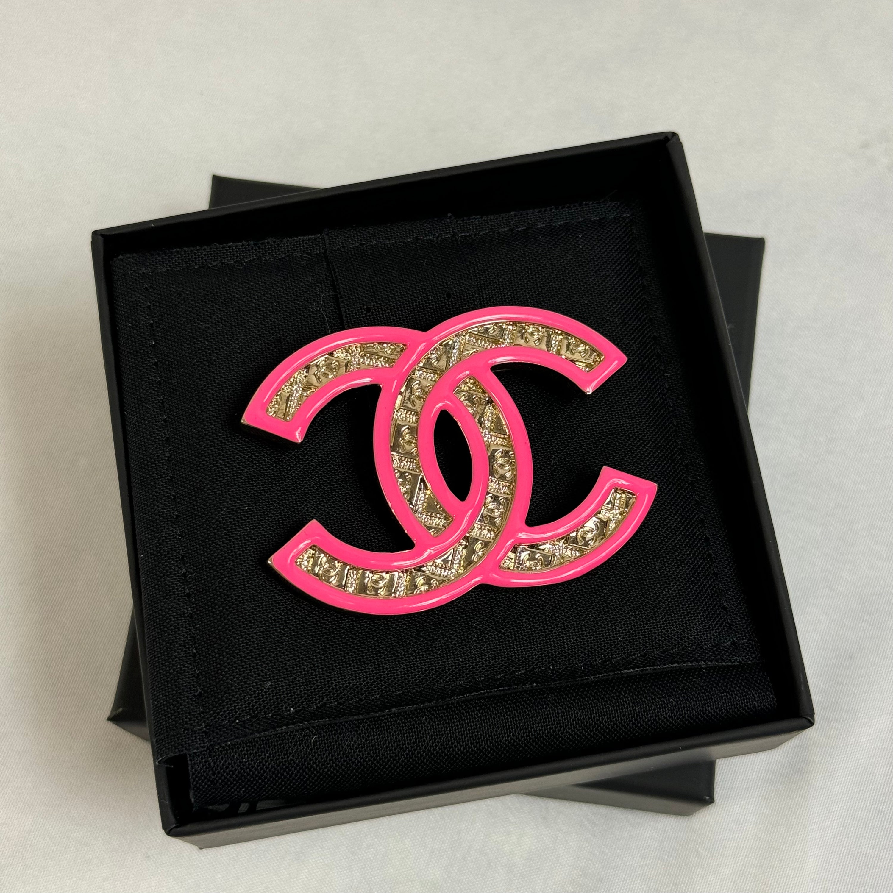 Chanel - CC Brosche