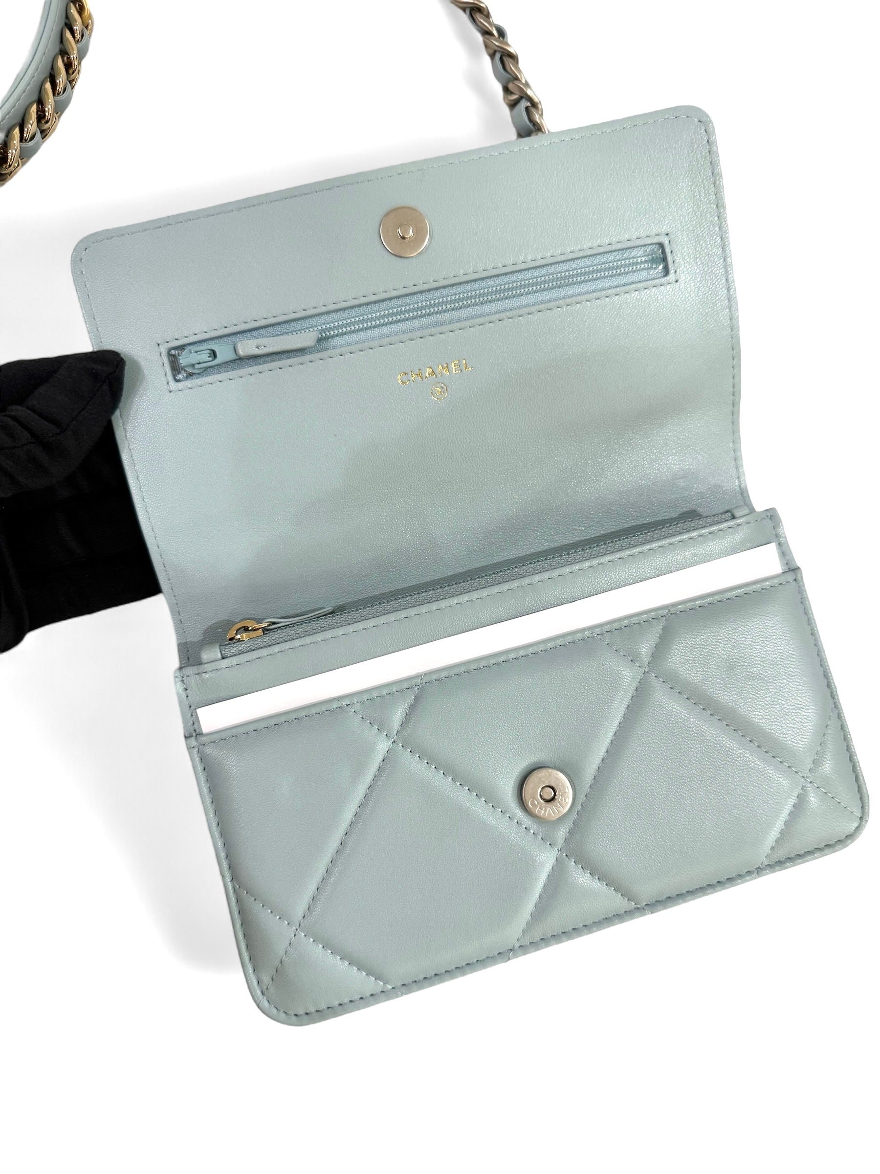 Chanel - Geldbeutel mit Kette 19