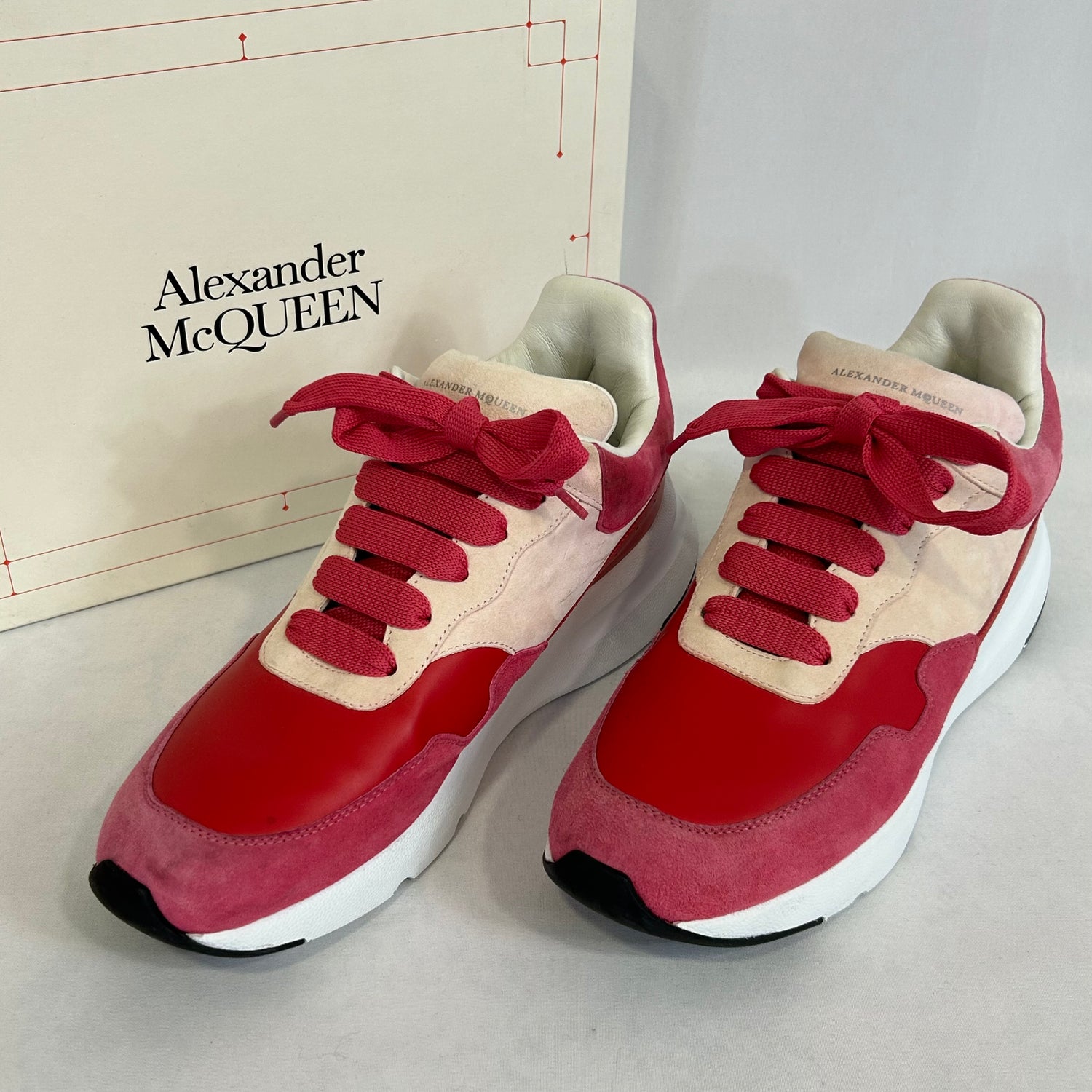 Alexander McQueen Baskets Oversize Runner Les Folies d Eugenie
