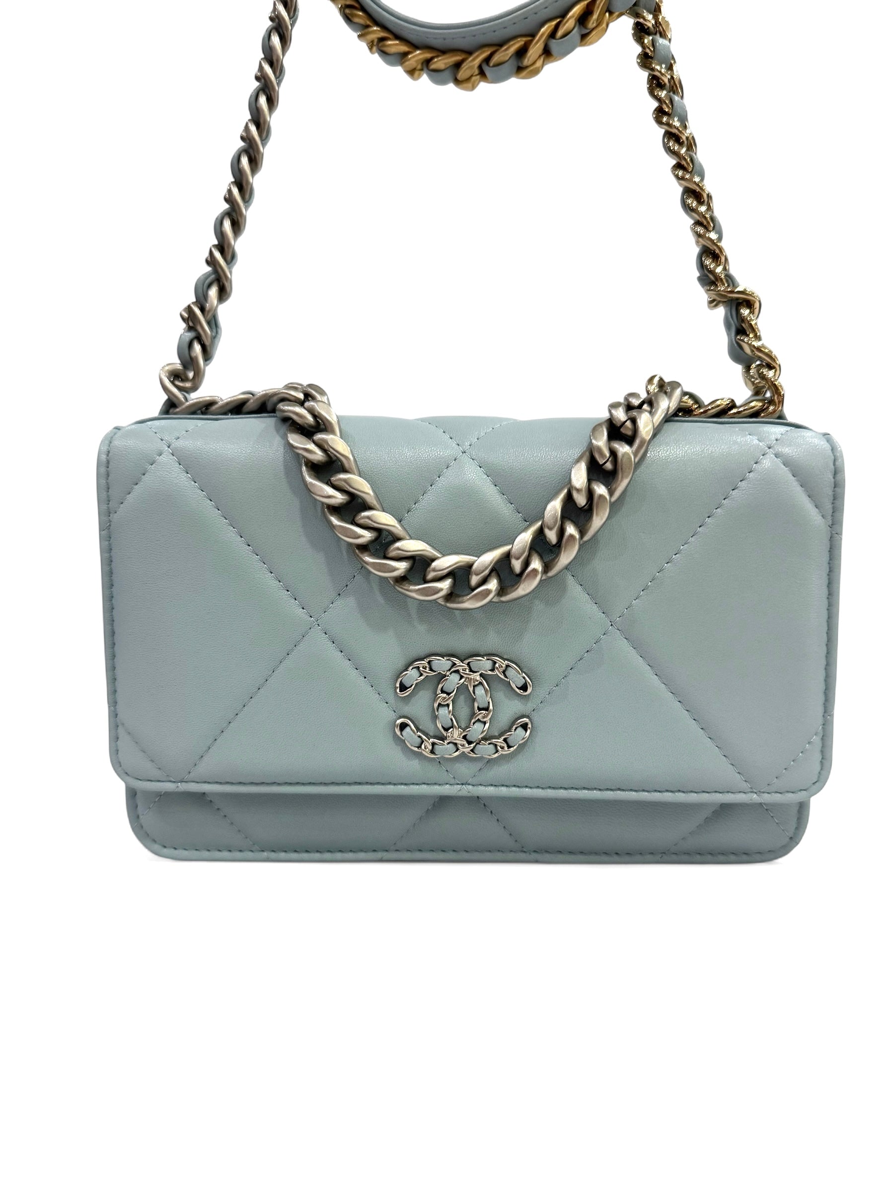 Chanel - Geldbeutel mit Kette 19