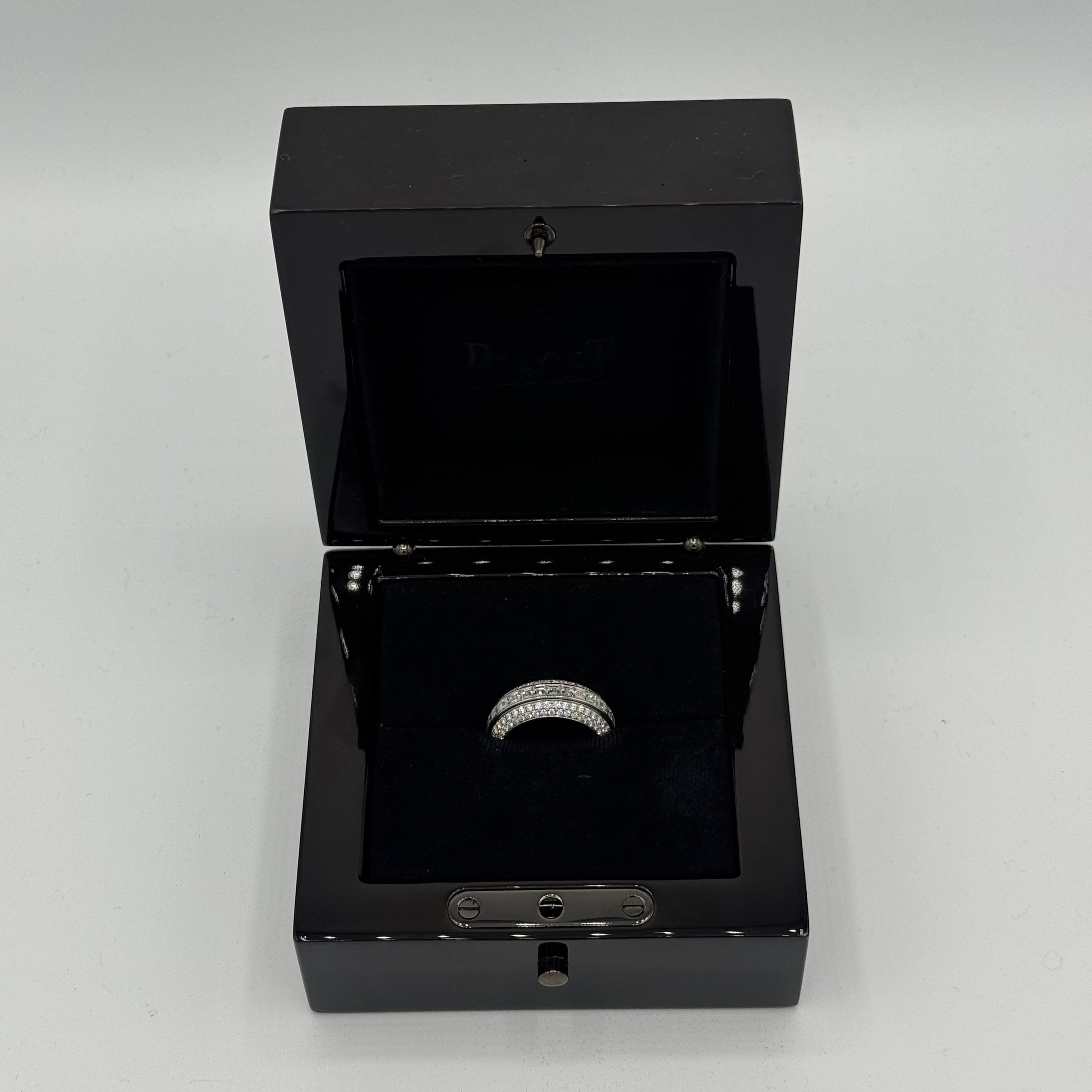 Piaget - Ring Possession
