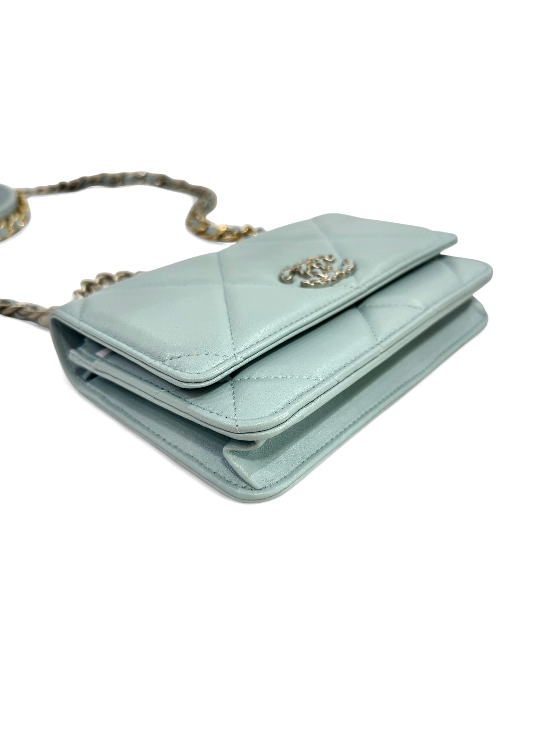 Chanel - Geldbeutel mit Kette 19