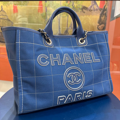 Chanel - Deauville bag