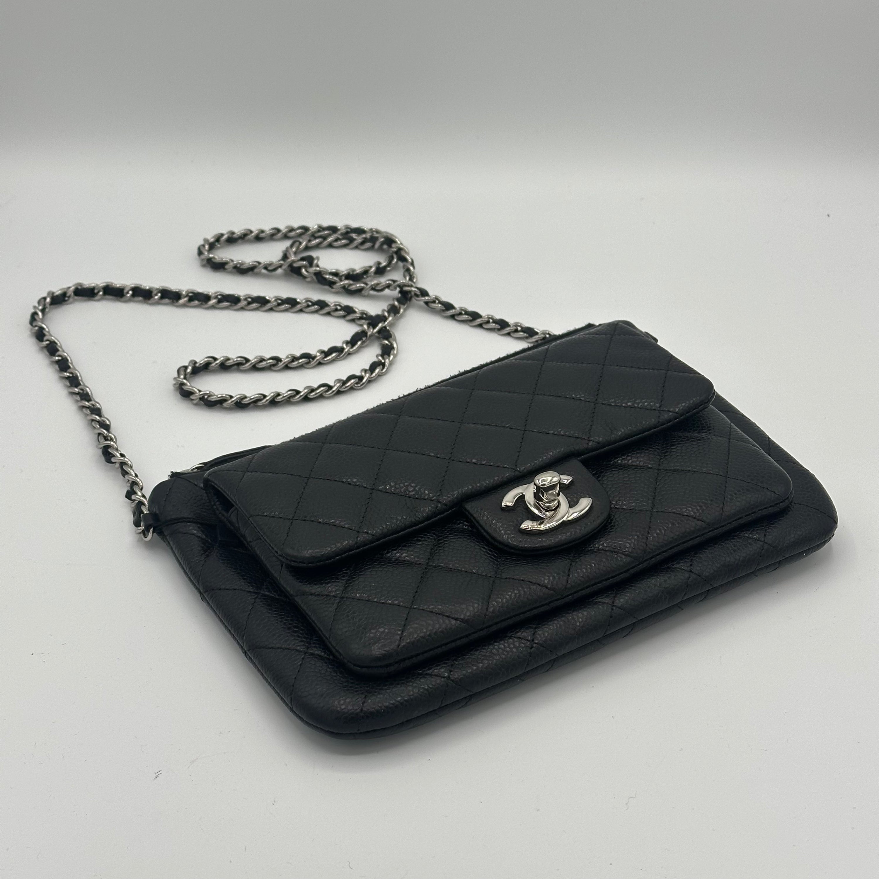 Chanel - Clutch aus Kaviarleder