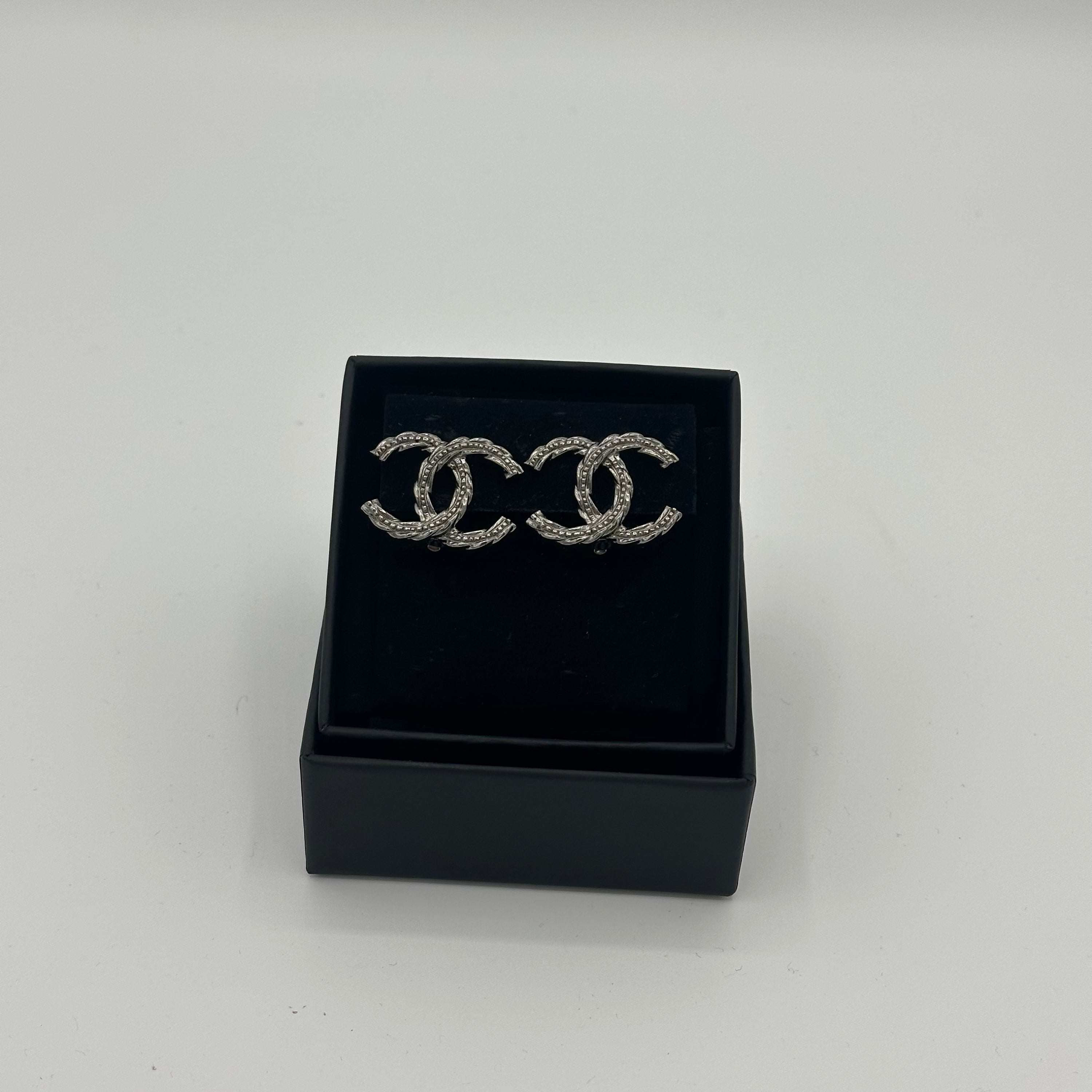 Chanel - Clip-on earrings