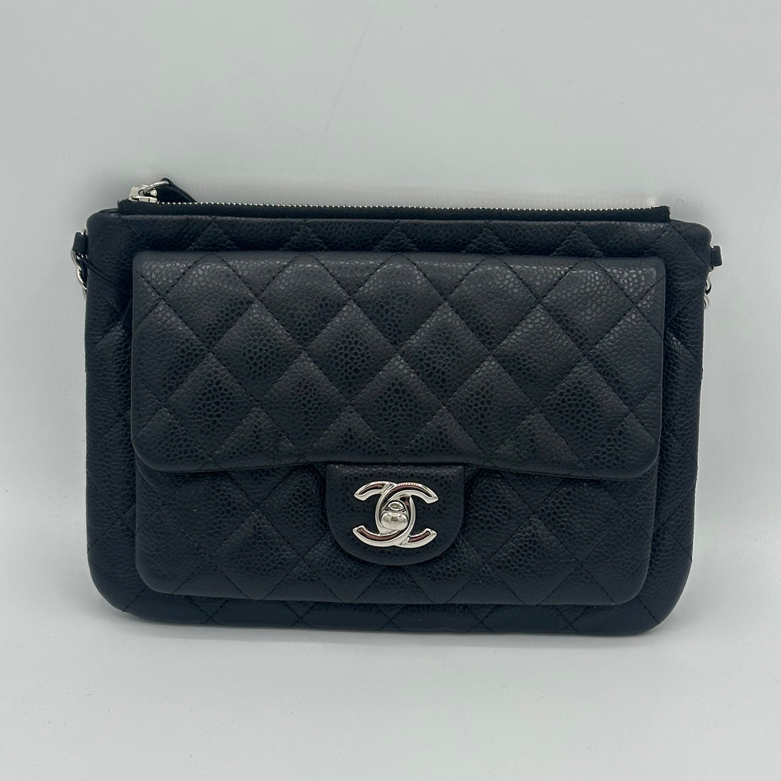 Chanel - Pochette in pelle caviar