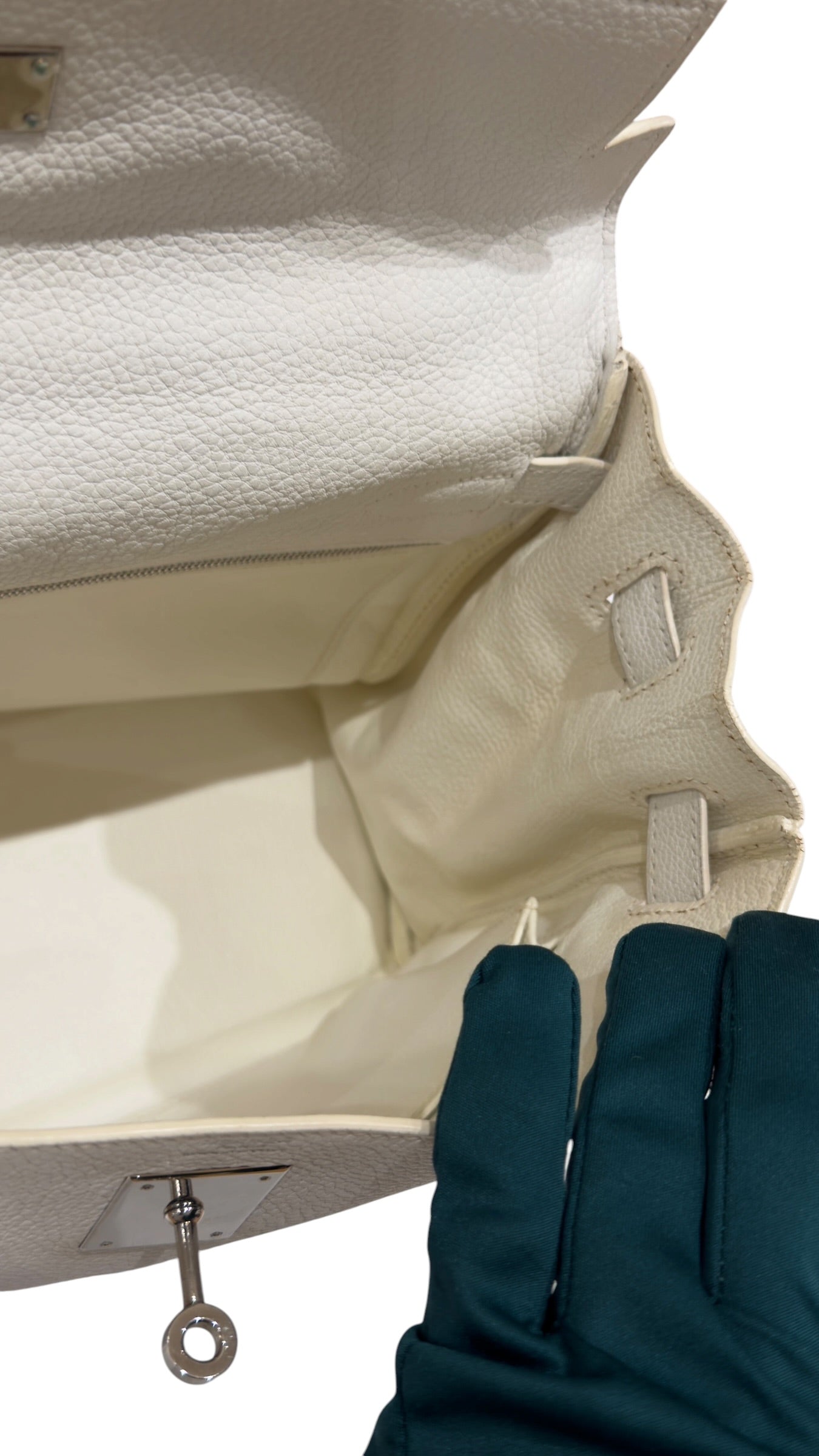 Hermès - Kelly 32 bag in White Togo leather