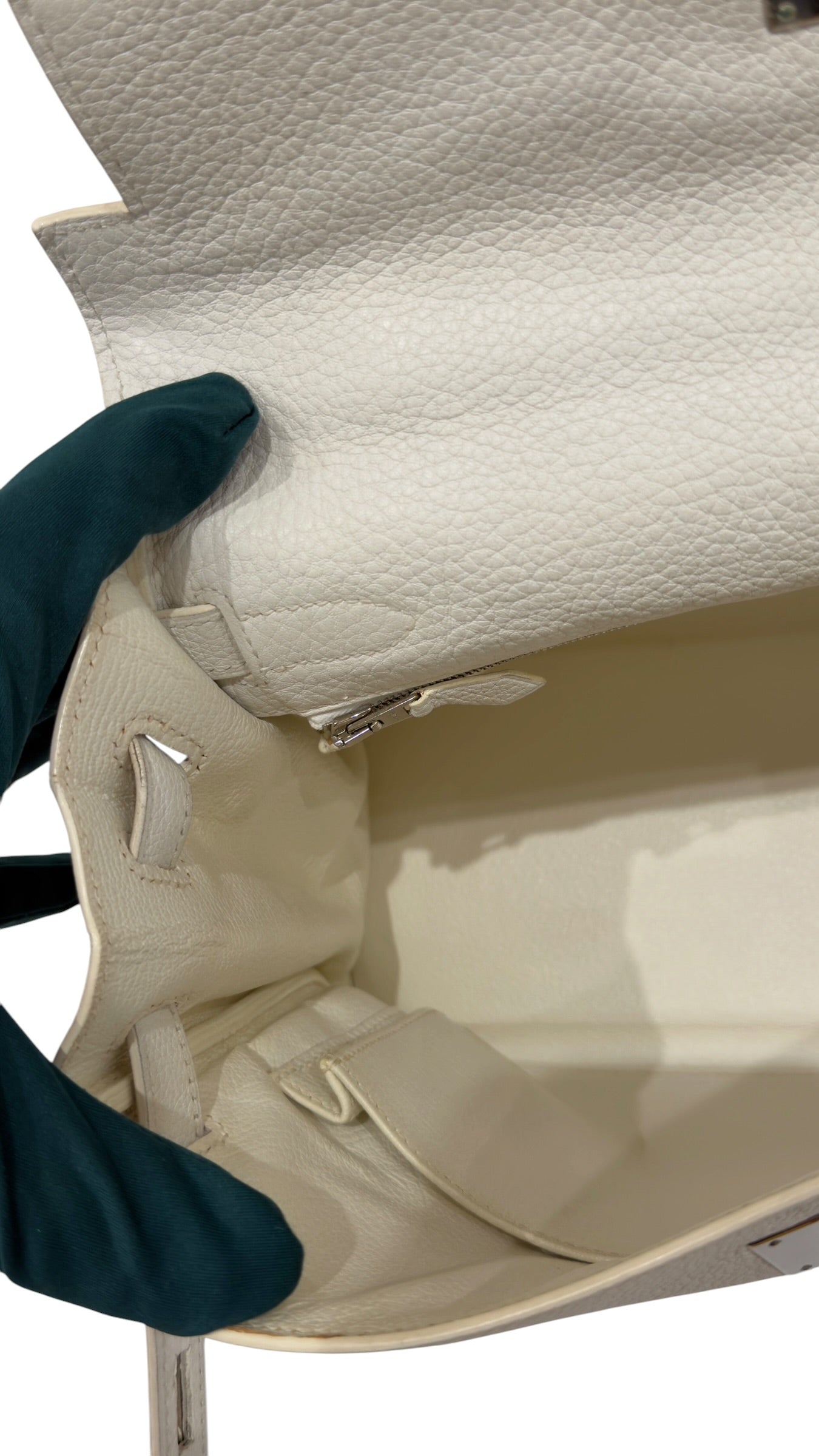 Hermès - Kelly 32 bag in White Togo leather