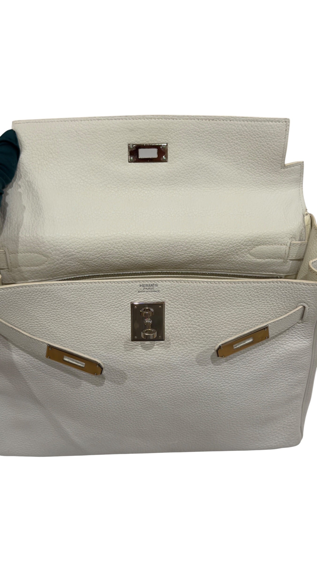 Hermès - Kelly 32 bag in White Togo leather