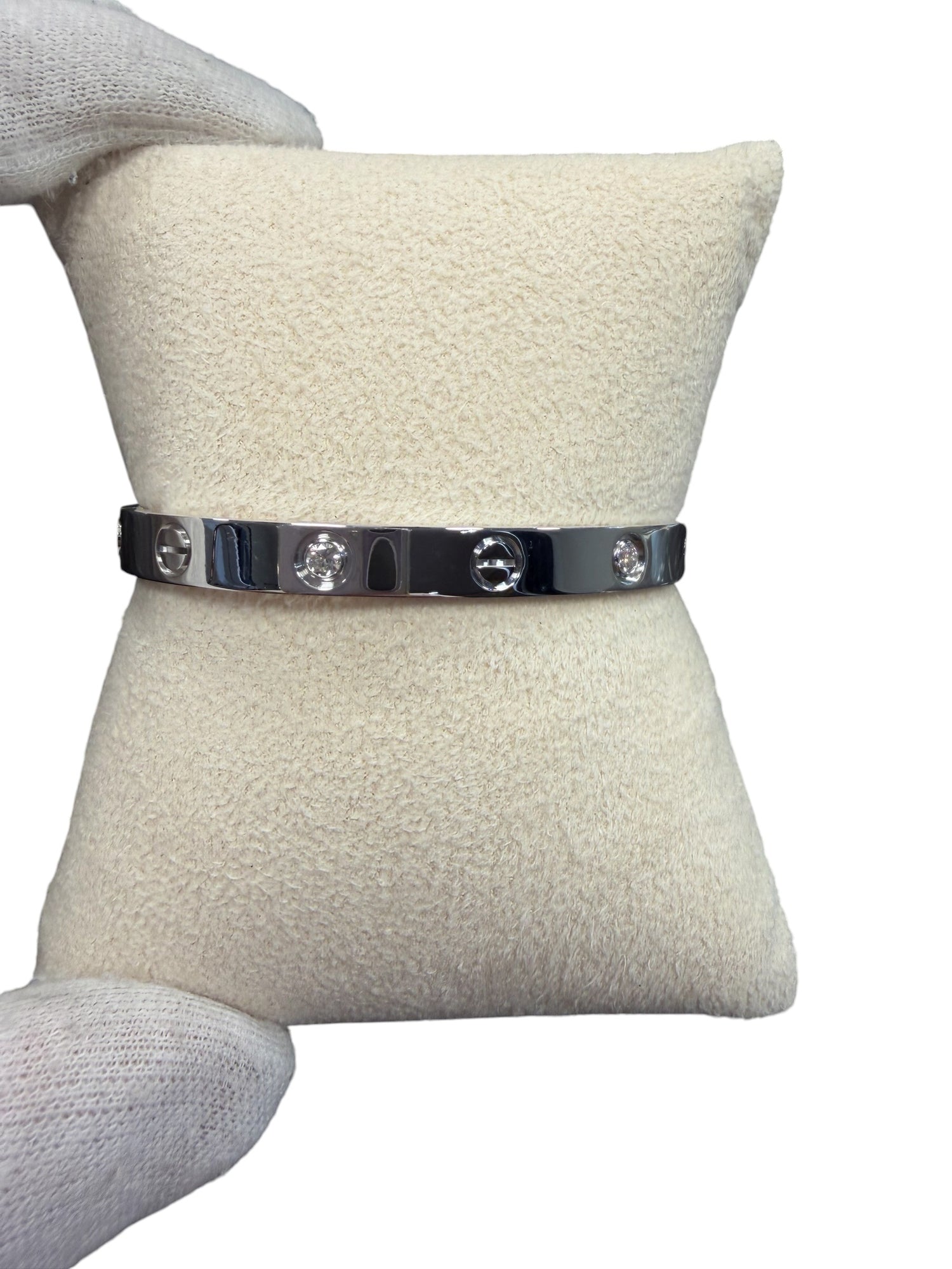 Cartier : Bracelet Love Classique 4 diamants t16