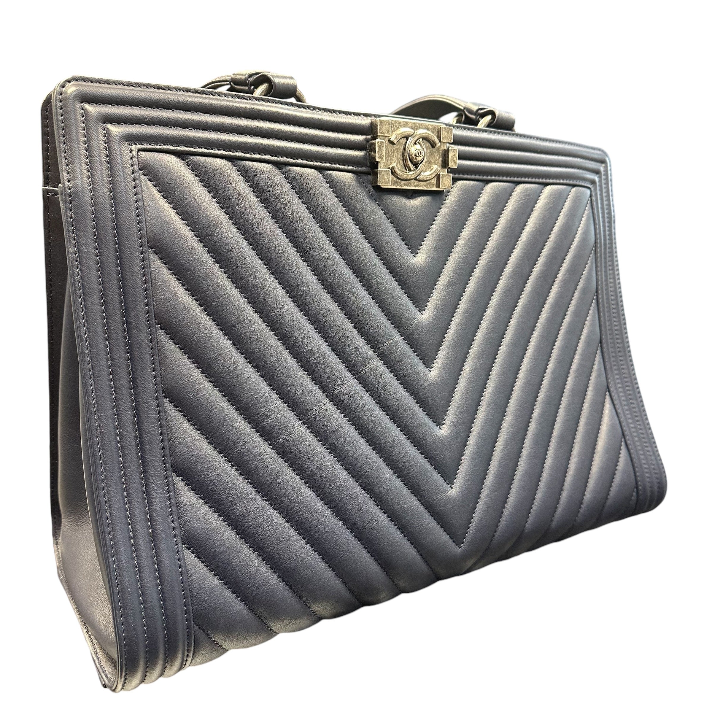 Chanel - Sac Shopping Boy