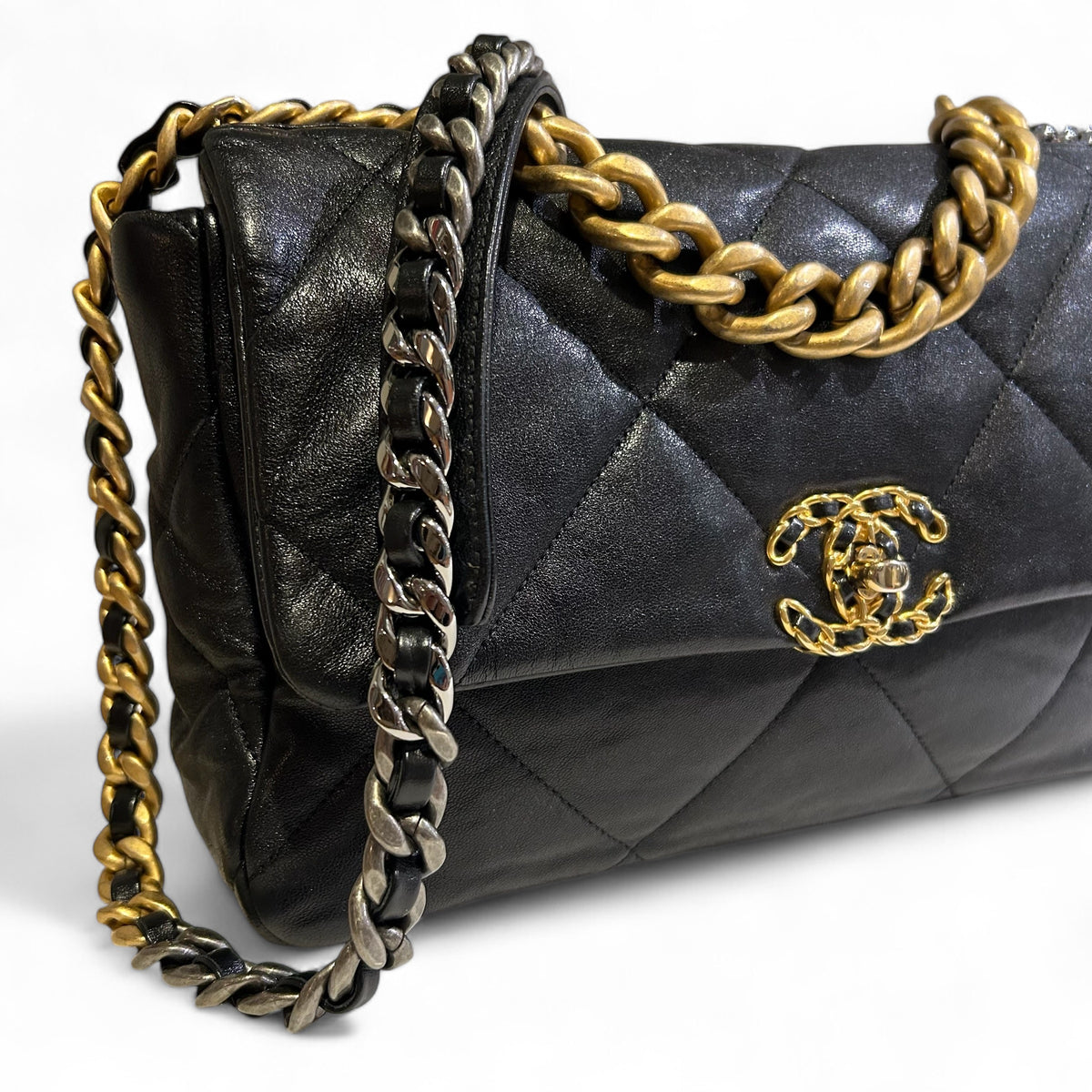 Chanel - 19 large-model bag