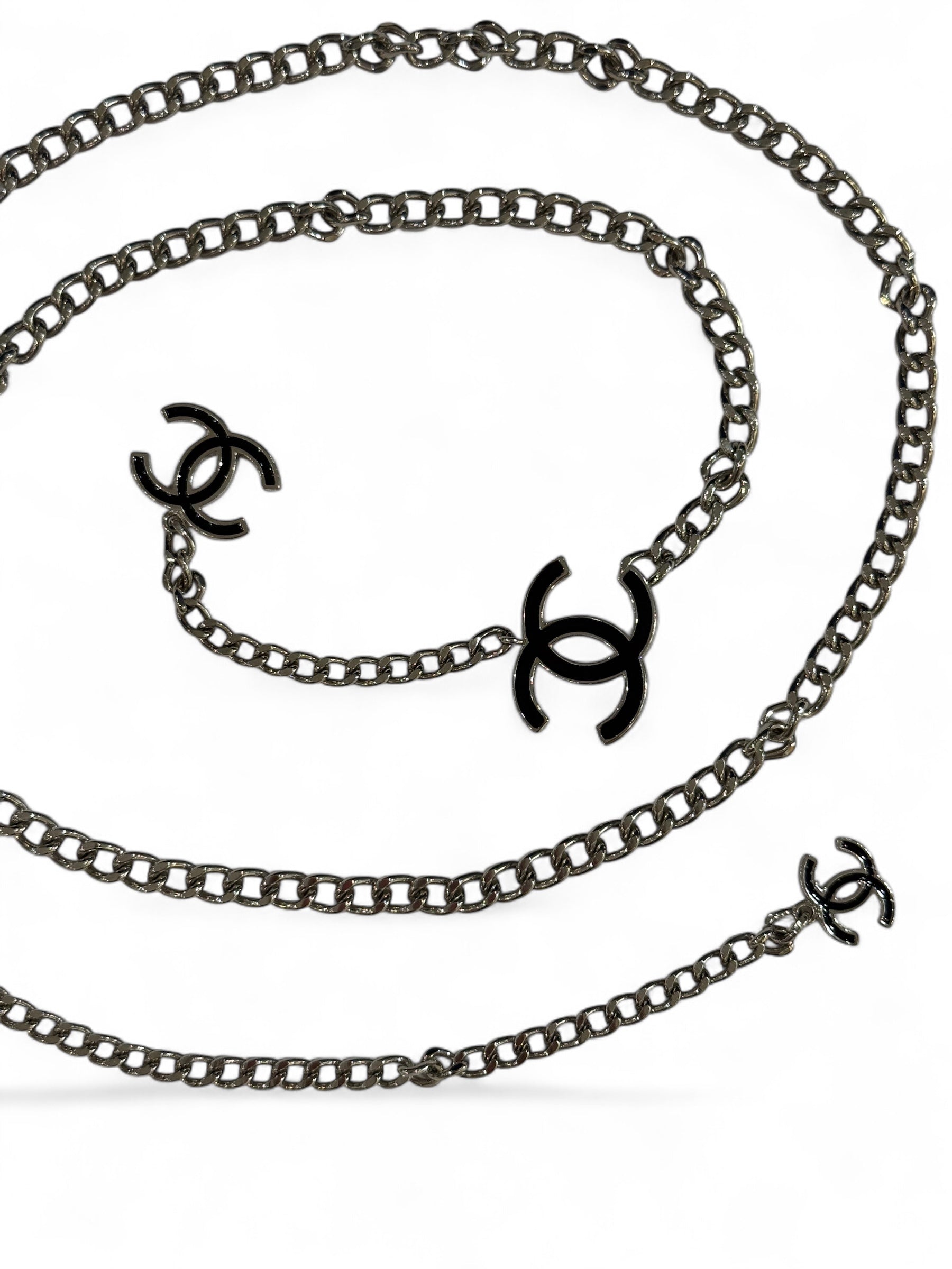 Chanel - Ceinture chaînette avec logos Chanel