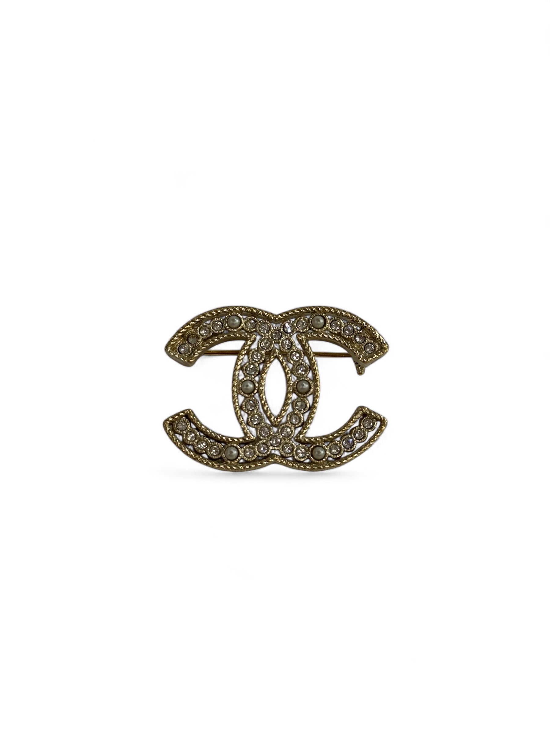 Chanel - Brosche CC mit Strass und Perlmuttperlen