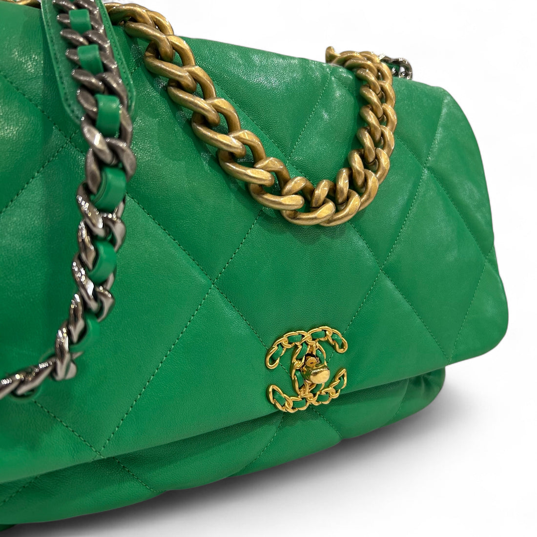 Chanel - Maxi 19 bag
