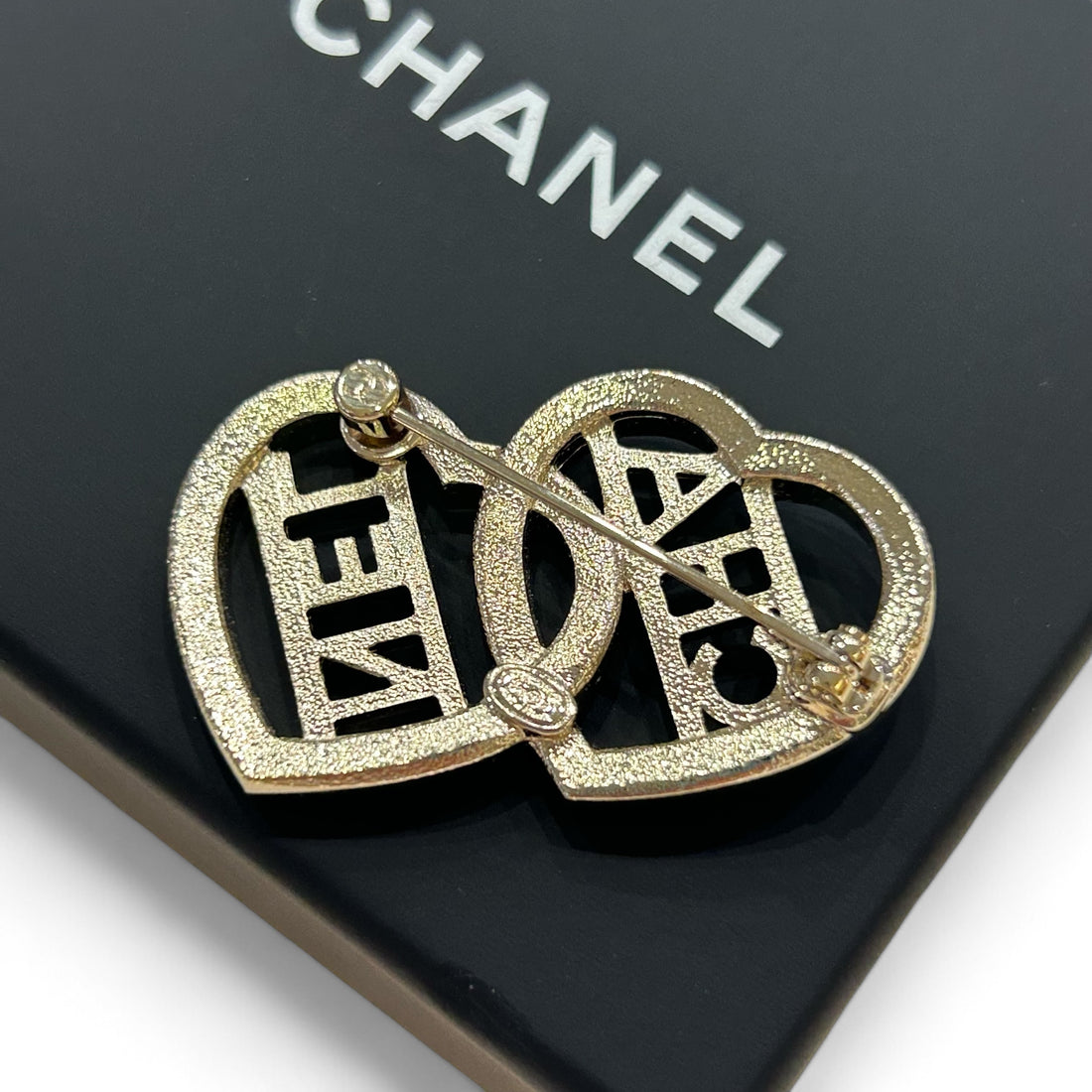 Chanel - Broche cœurs