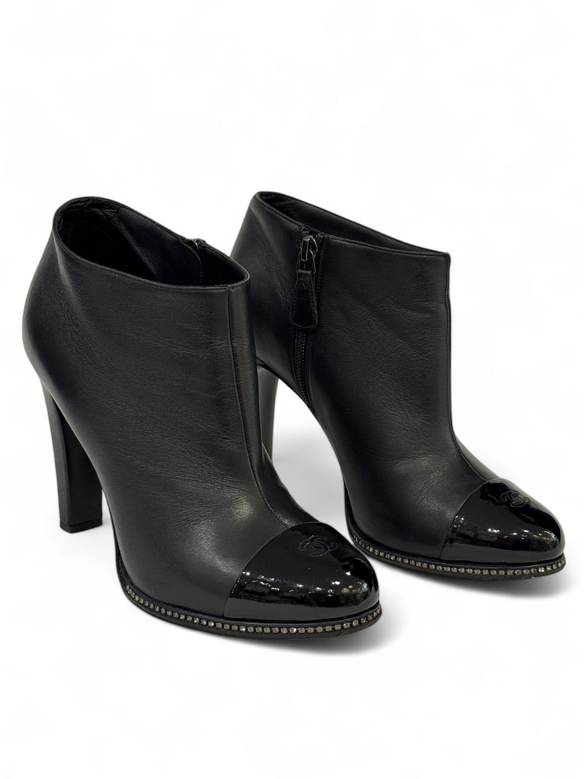 Chanel - Stiefeletten Gr. 38