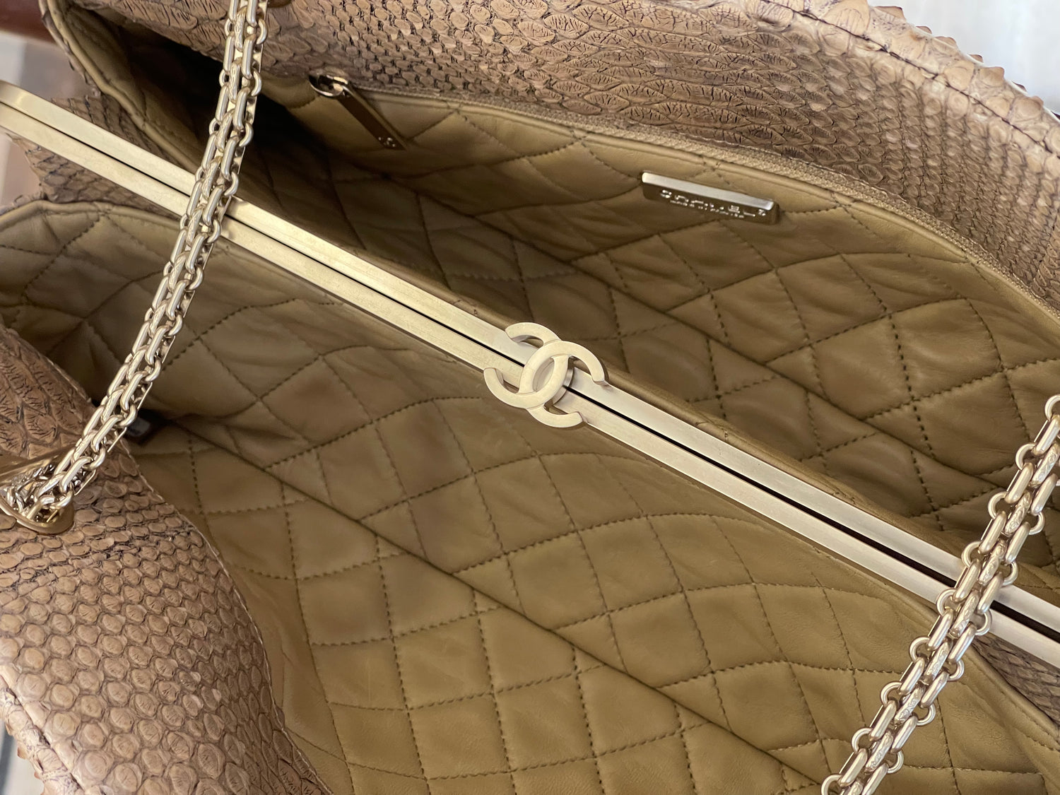 Chanel - sac mademoiselle python beige