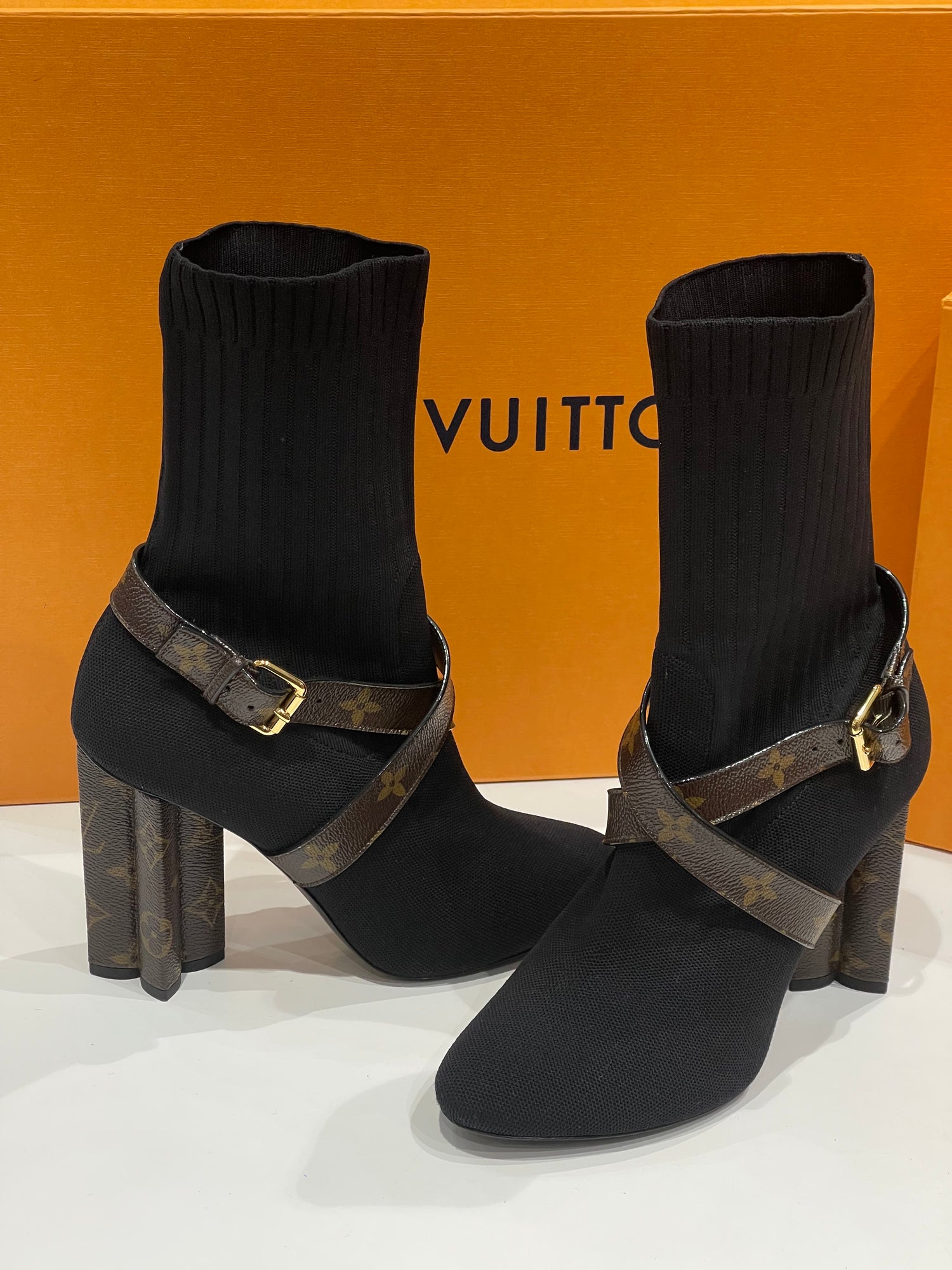 Louis Vuitton - T40 sock ankle boots