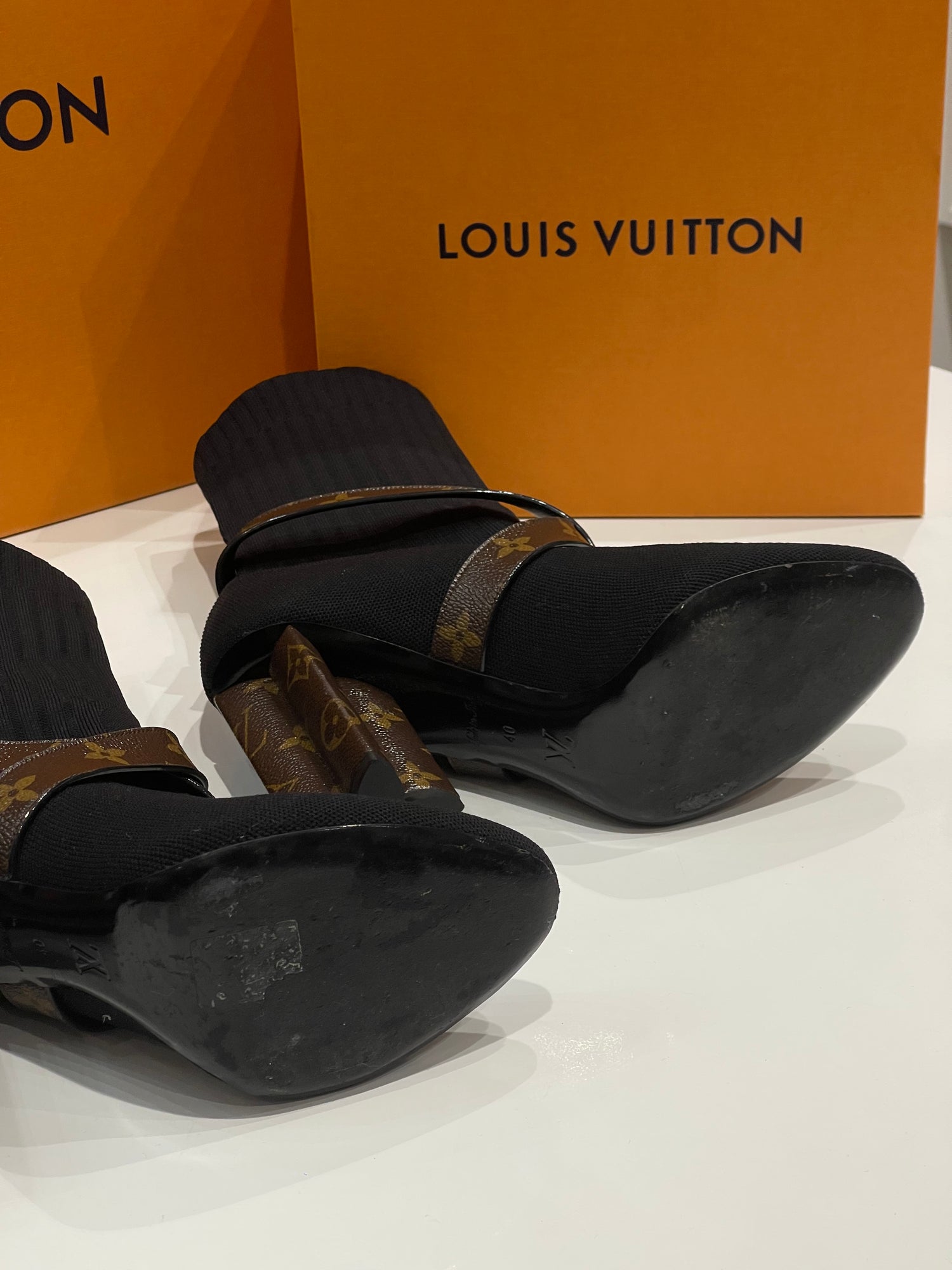 Louis Vuitton - T40 sock ankle boots