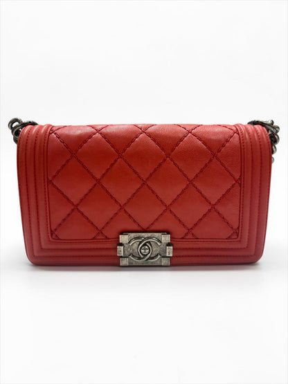 Chanel - Boy Bag aus rotem Kalbsleder mit Rautensteppung