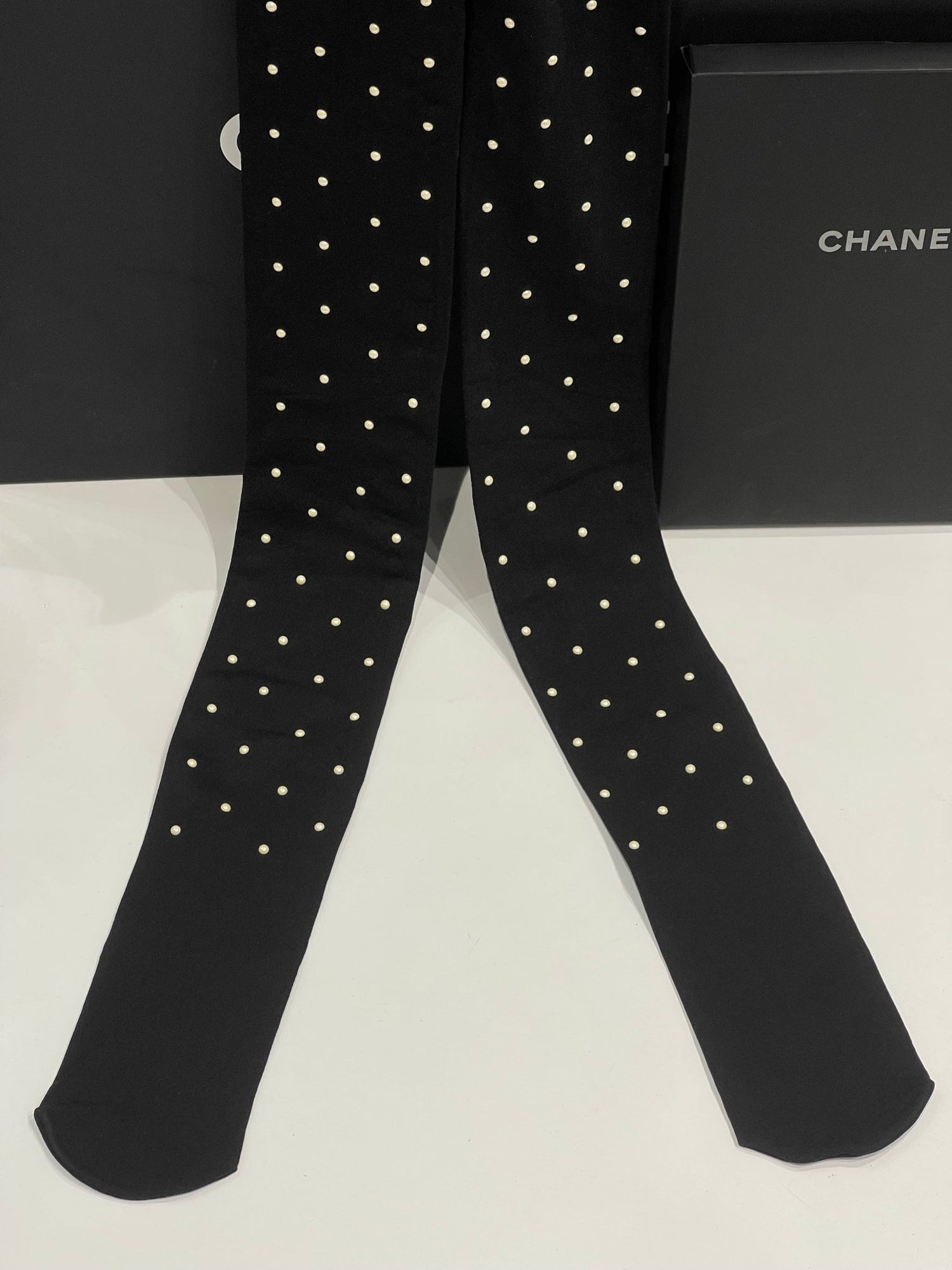 Chanel - Collants perles noirs T2 - Les Folies d&