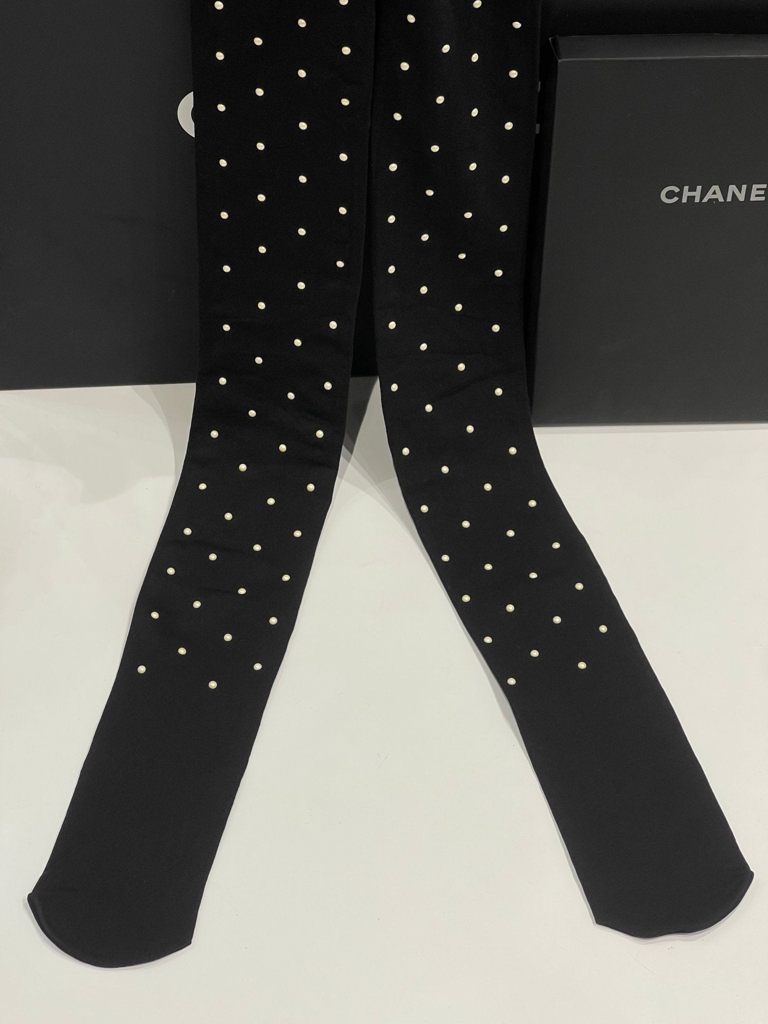 Chanel - Collants perles noirs T2 - Les Folies d&